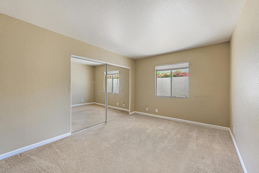 54245 Avenida Mendoza