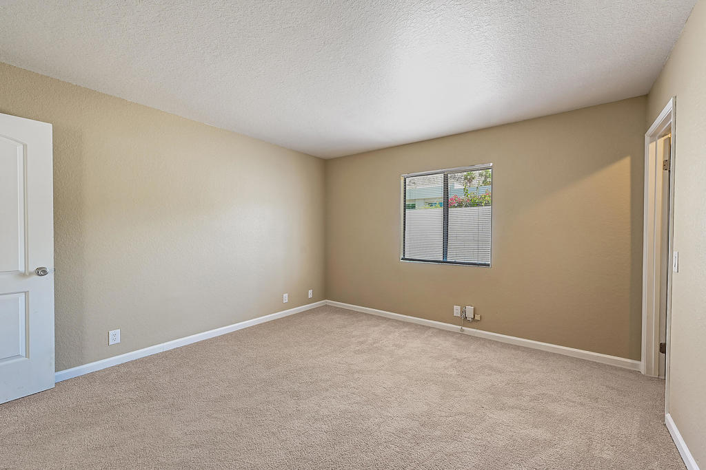 54245 Avenida Mendoza