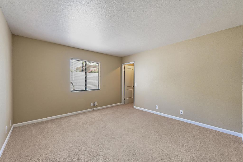 54245 Avenida Mendoza