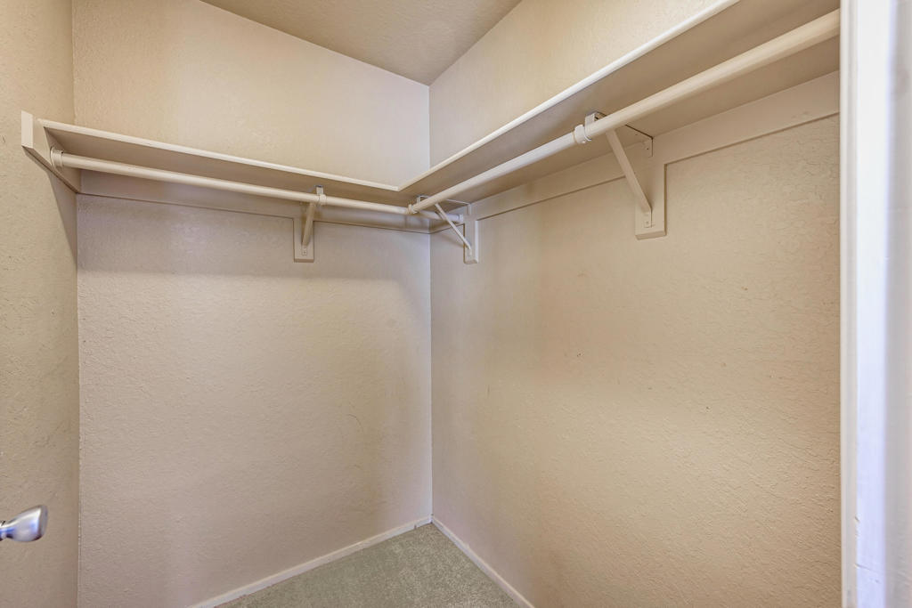 54245 Avenida Mendoza