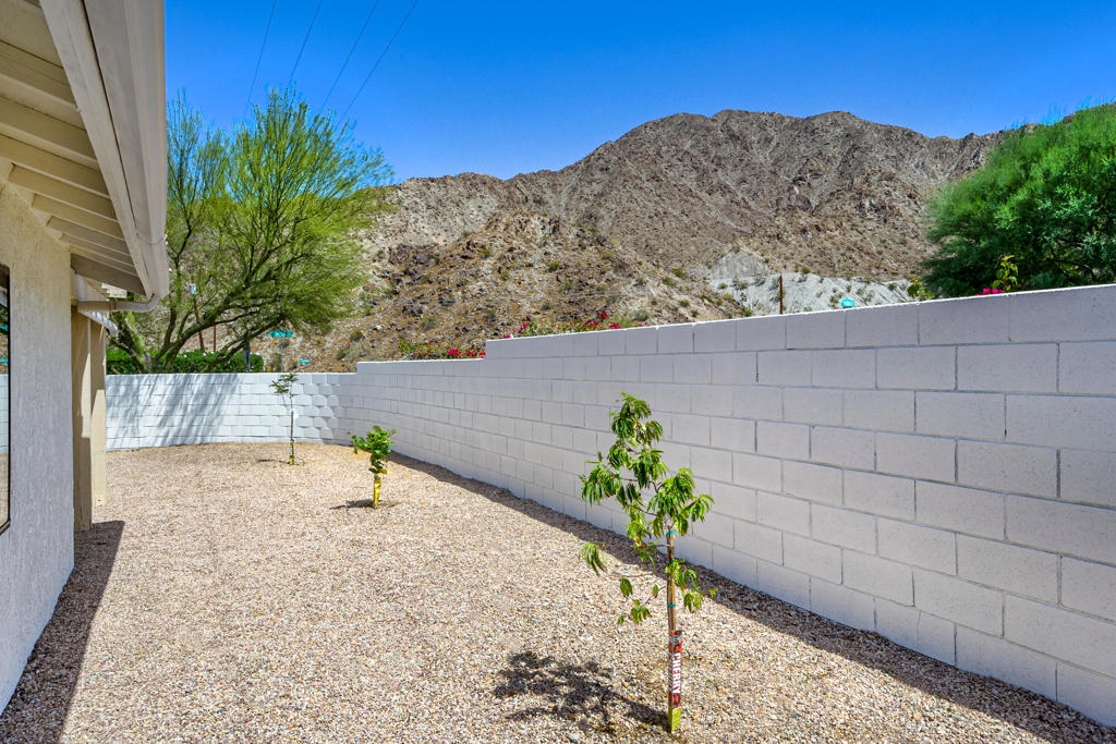 54245 Avenida Mendoza