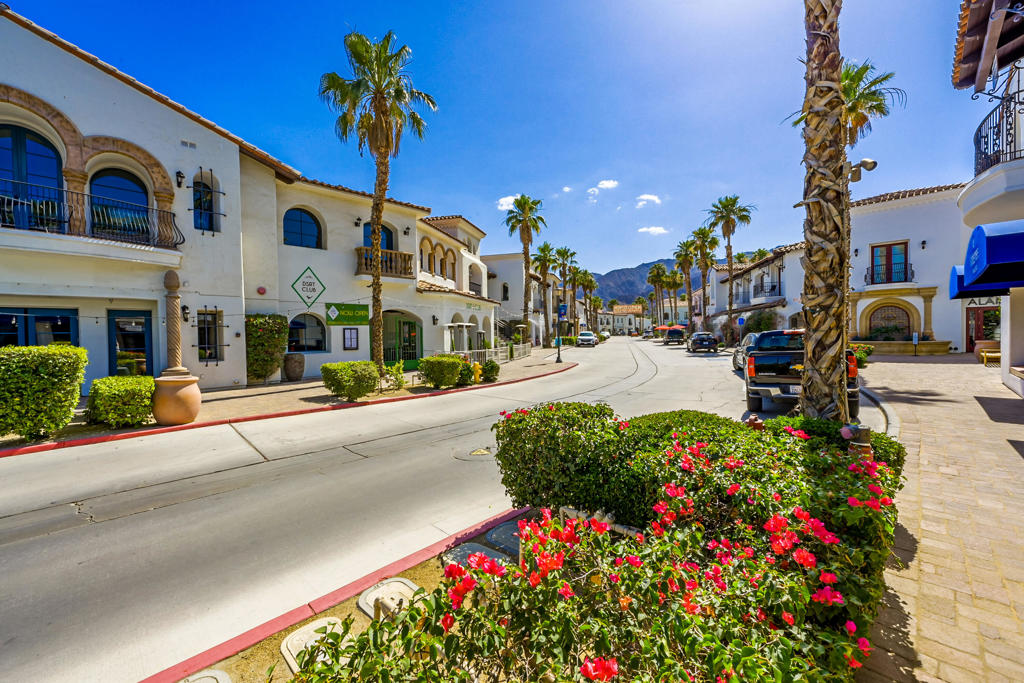 54245 Avenida Mendoza