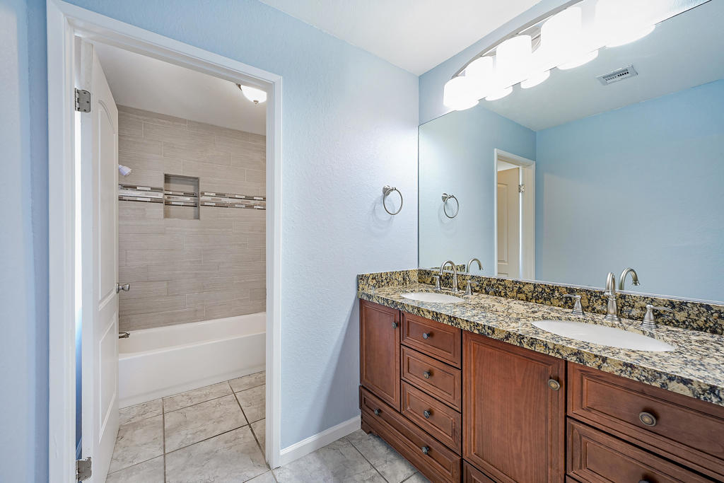 54245 Avenida Mendoza