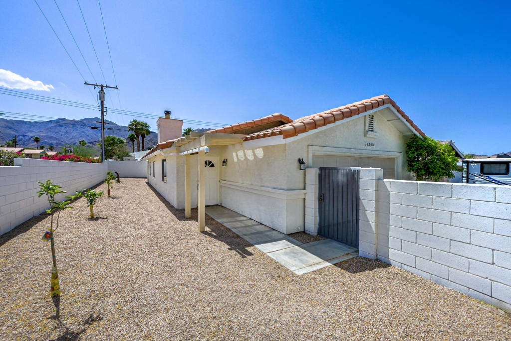 54245 Avenida Mendoza