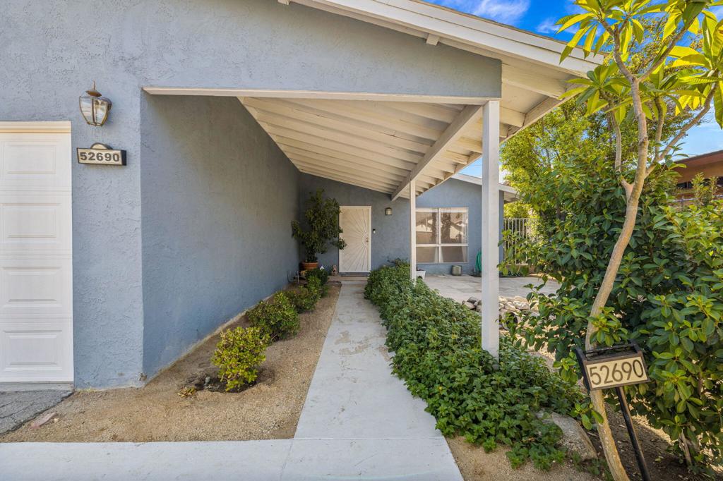 52690 Avenida Mendoza