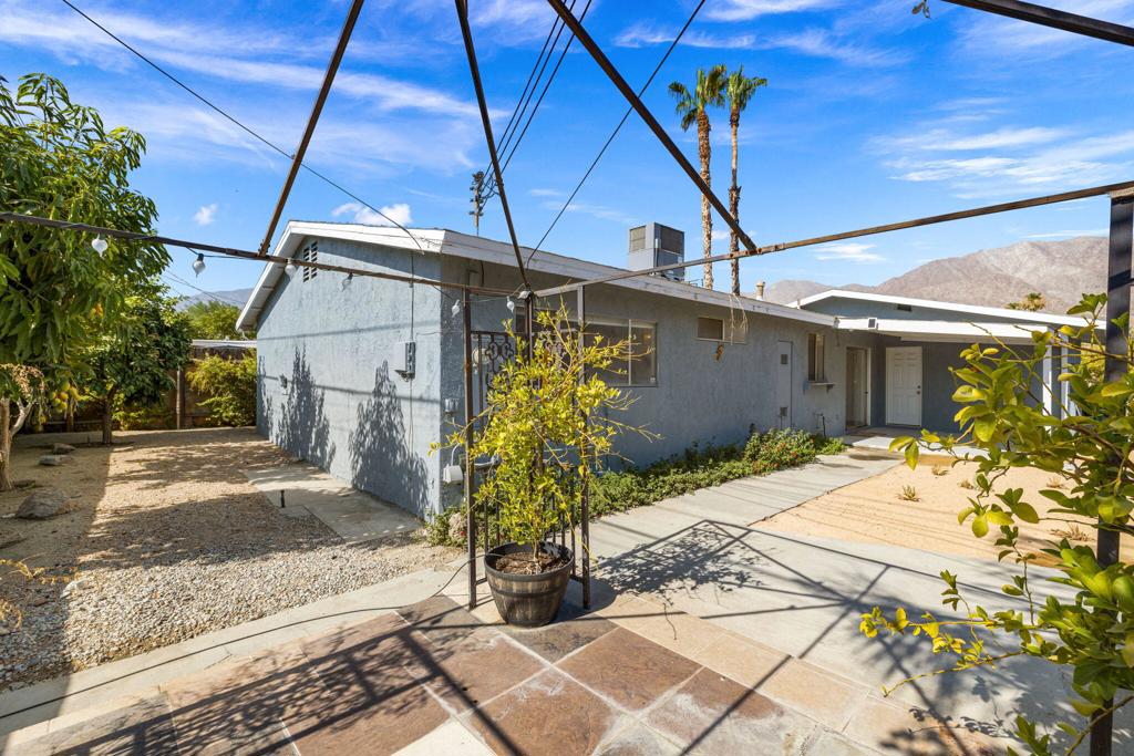 52690 Avenida Mendoza