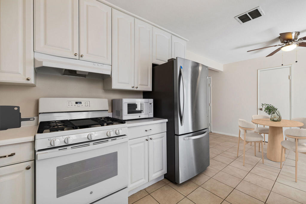 52690 Avenida Mendoza