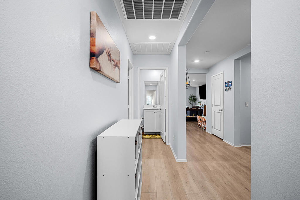 50019 Calle Frontera