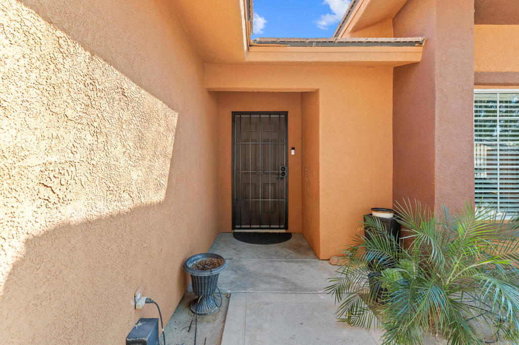 65863 Estrella Avenue
