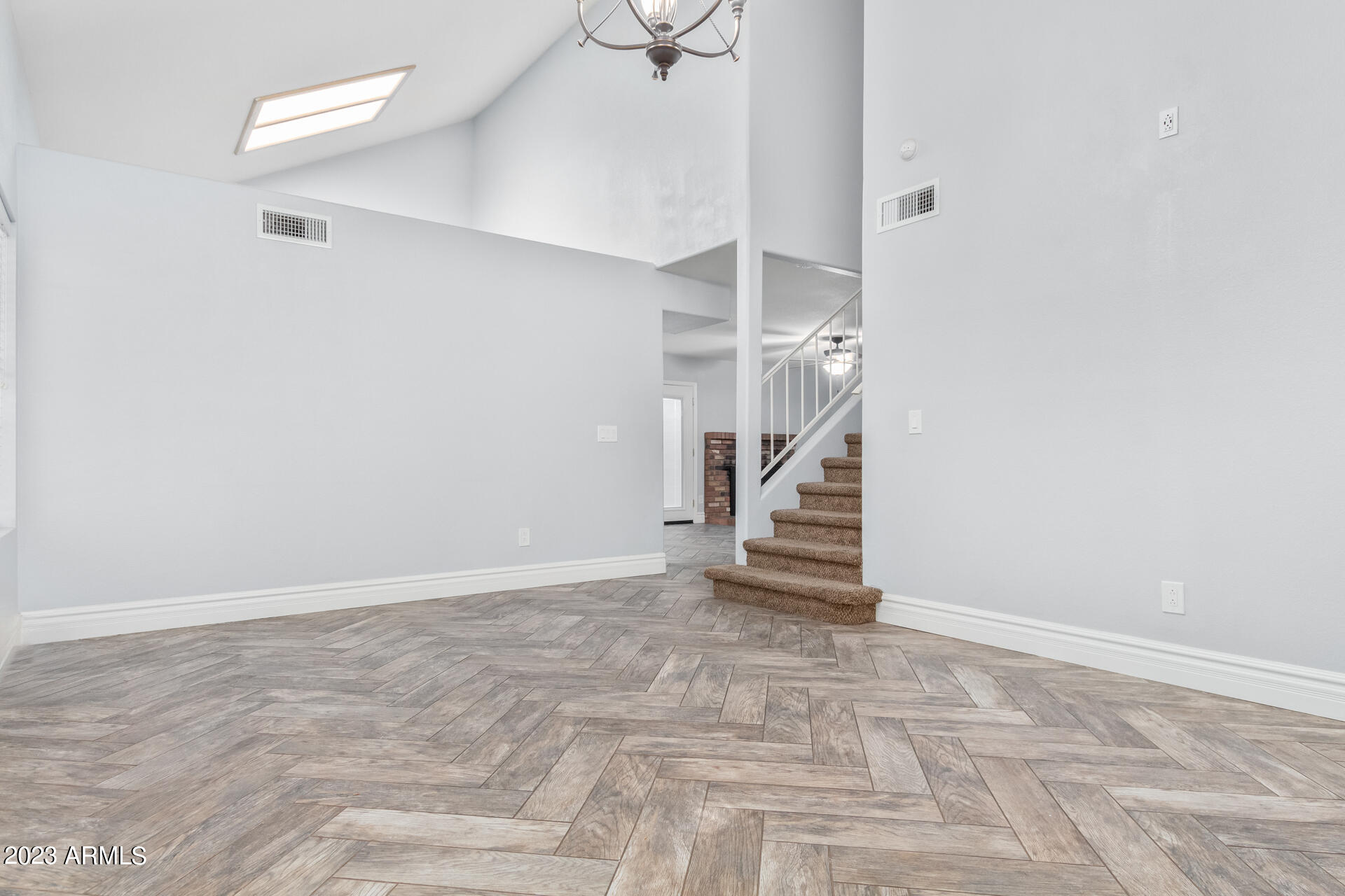 441 S MAPLE Street, 157