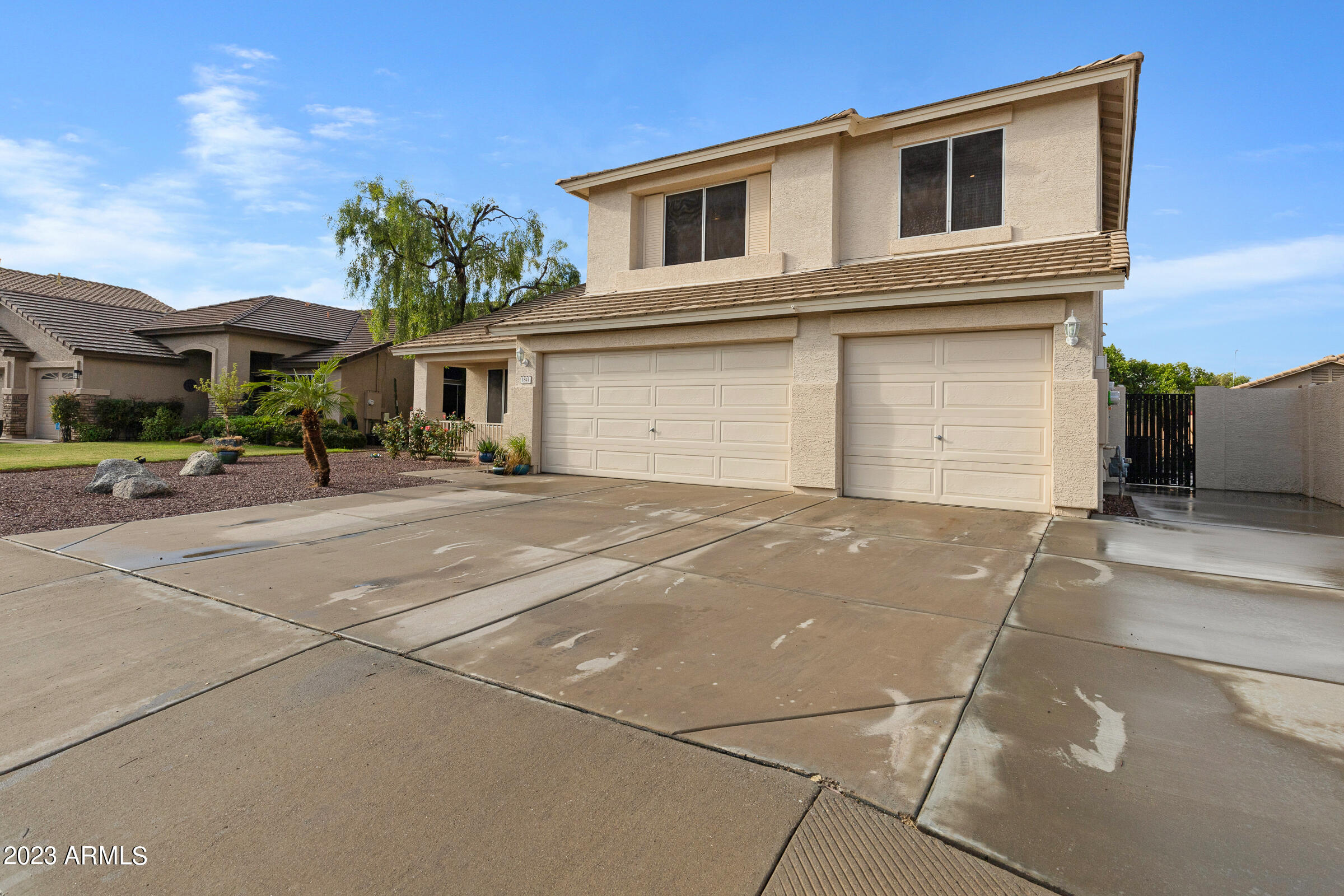 1841 E ROSS Drive