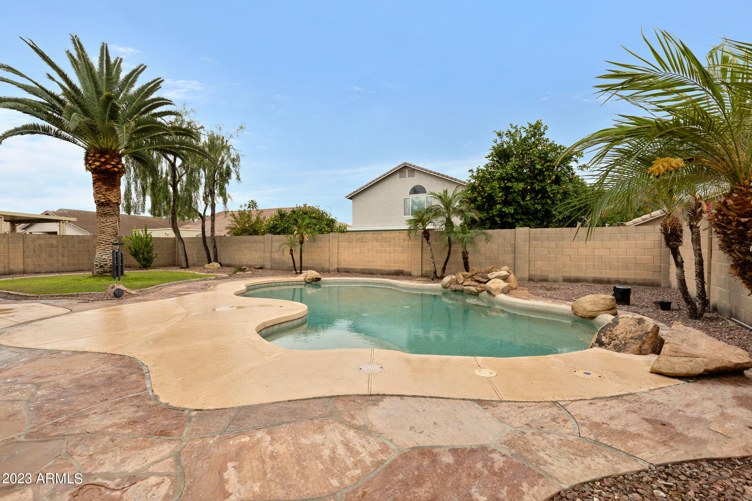 1841 E ROSS Drive