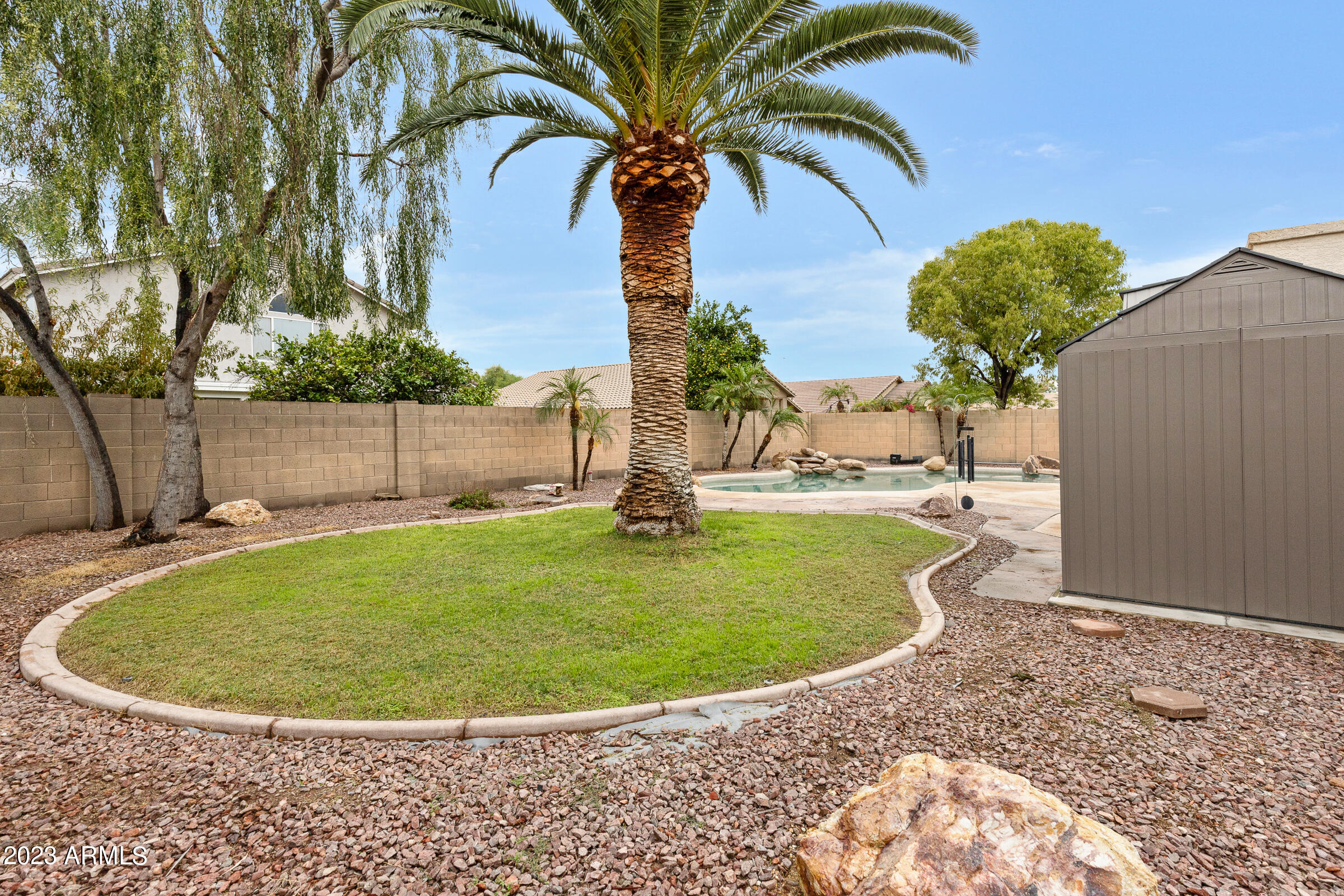 1841 E ROSS Drive