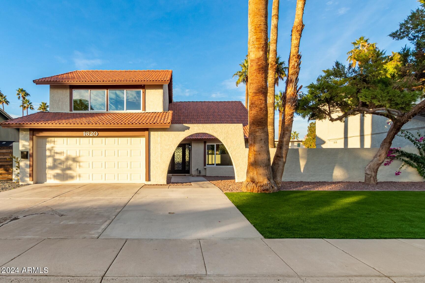1620 E WEATHERVANE Lane