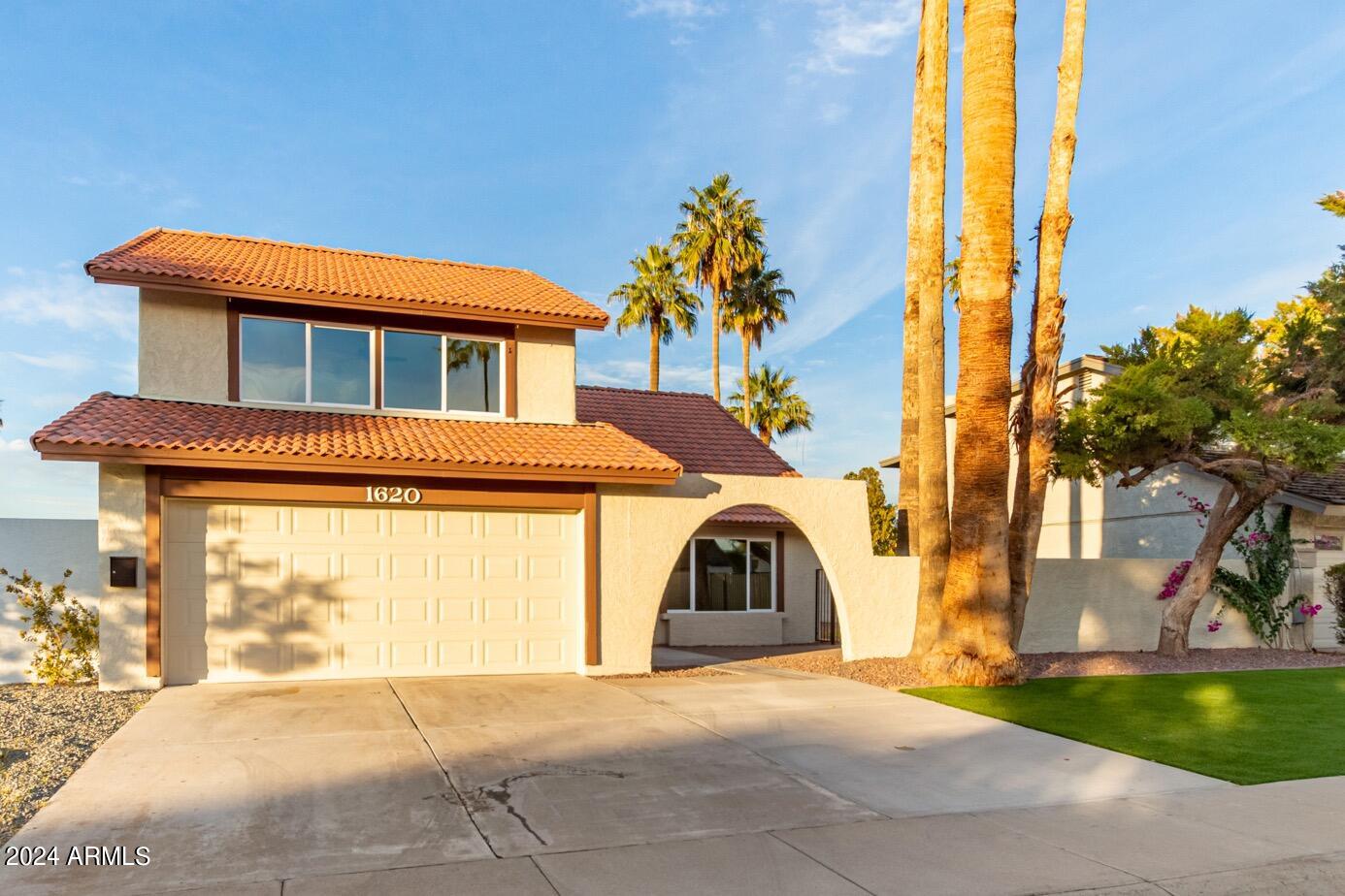 1620 E WEATHERVANE Lane