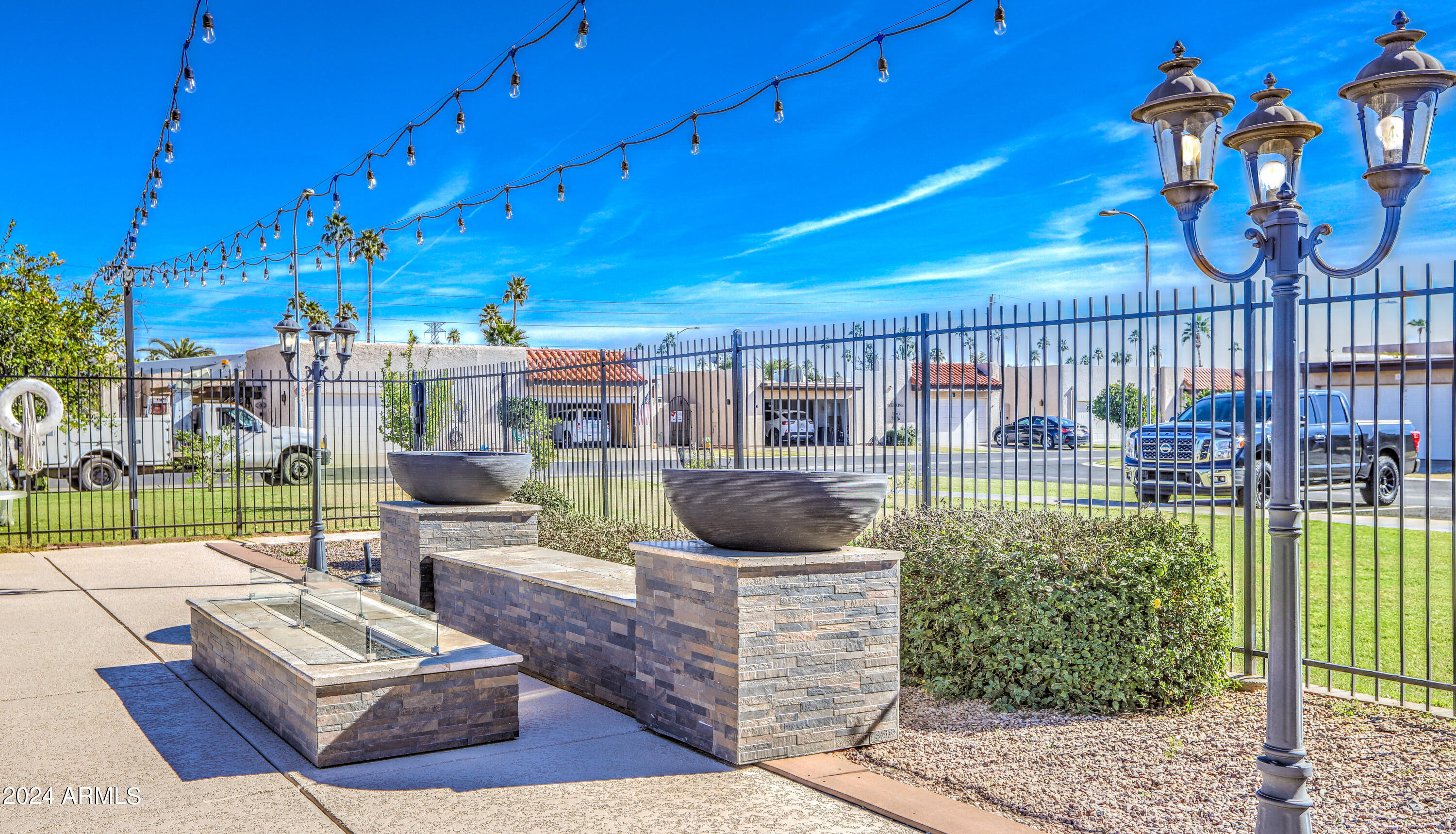 3345 E UNIVERSITY Drive, 33