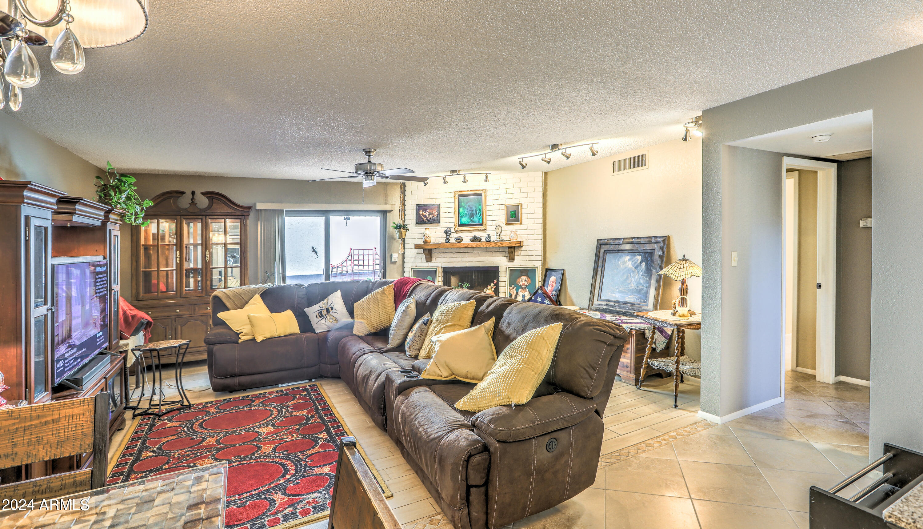 3345 E UNIVERSITY Drive, 33