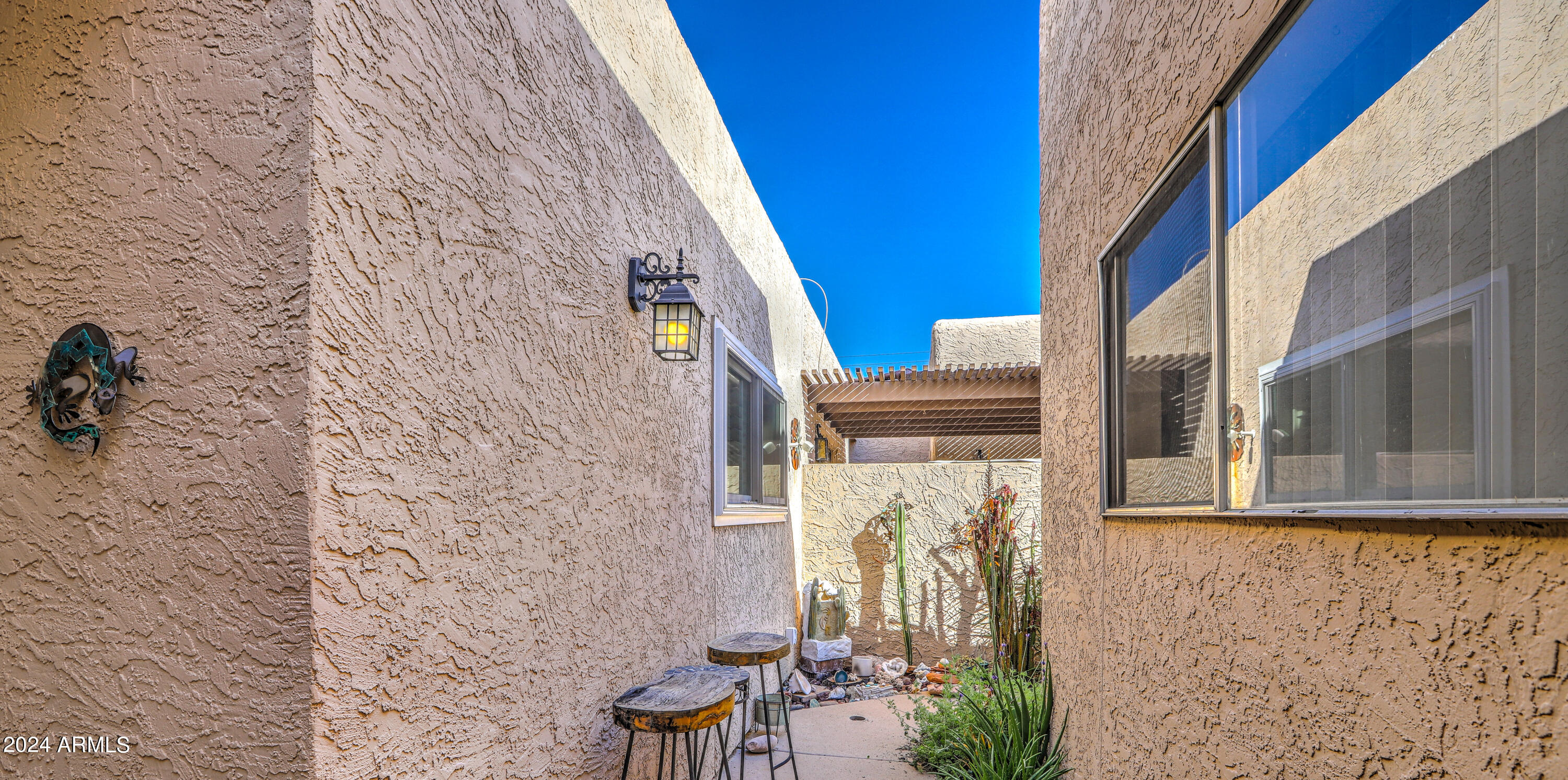 3345 E UNIVERSITY Drive, 33