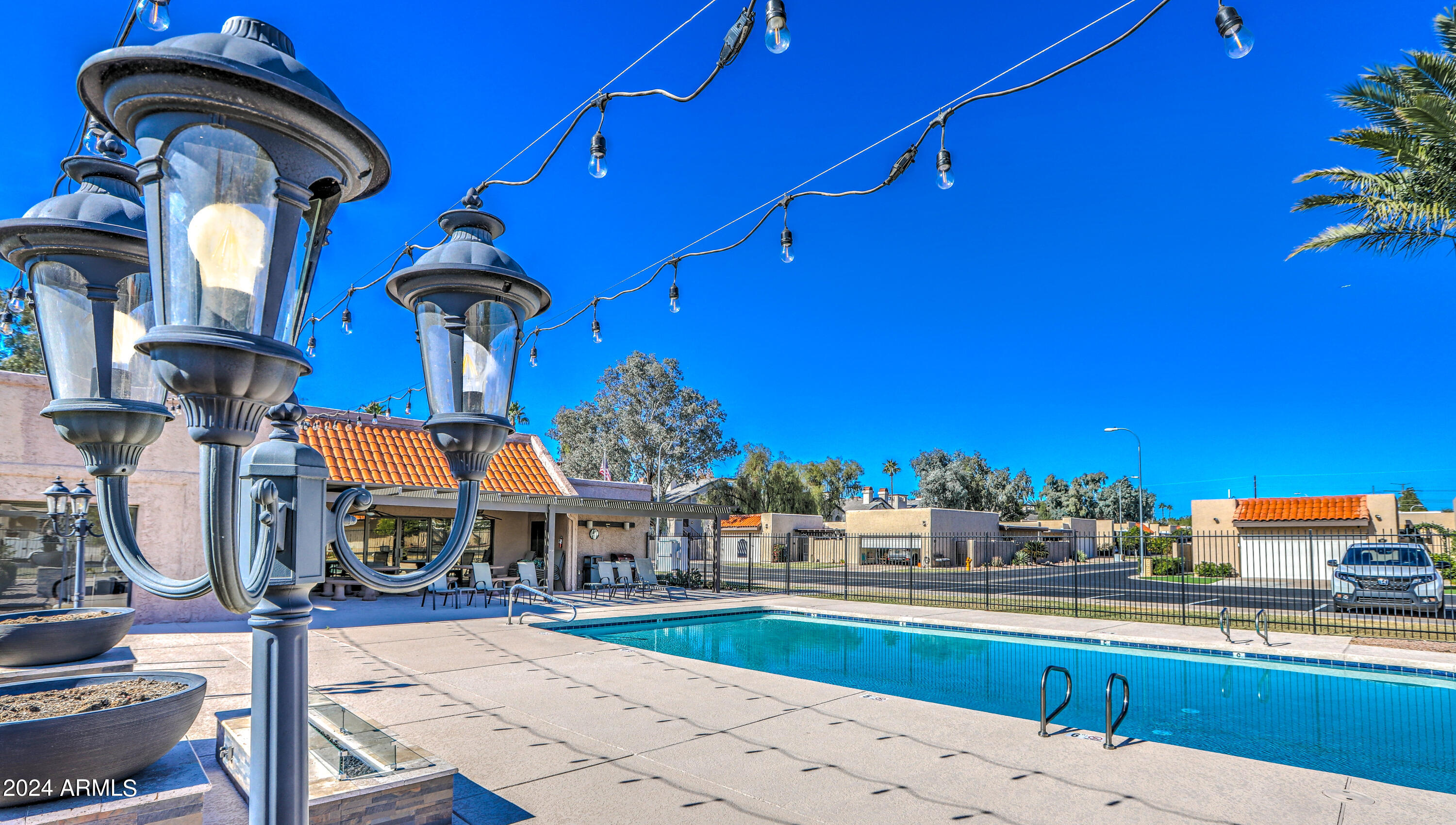 3345 E UNIVERSITY Drive, 33