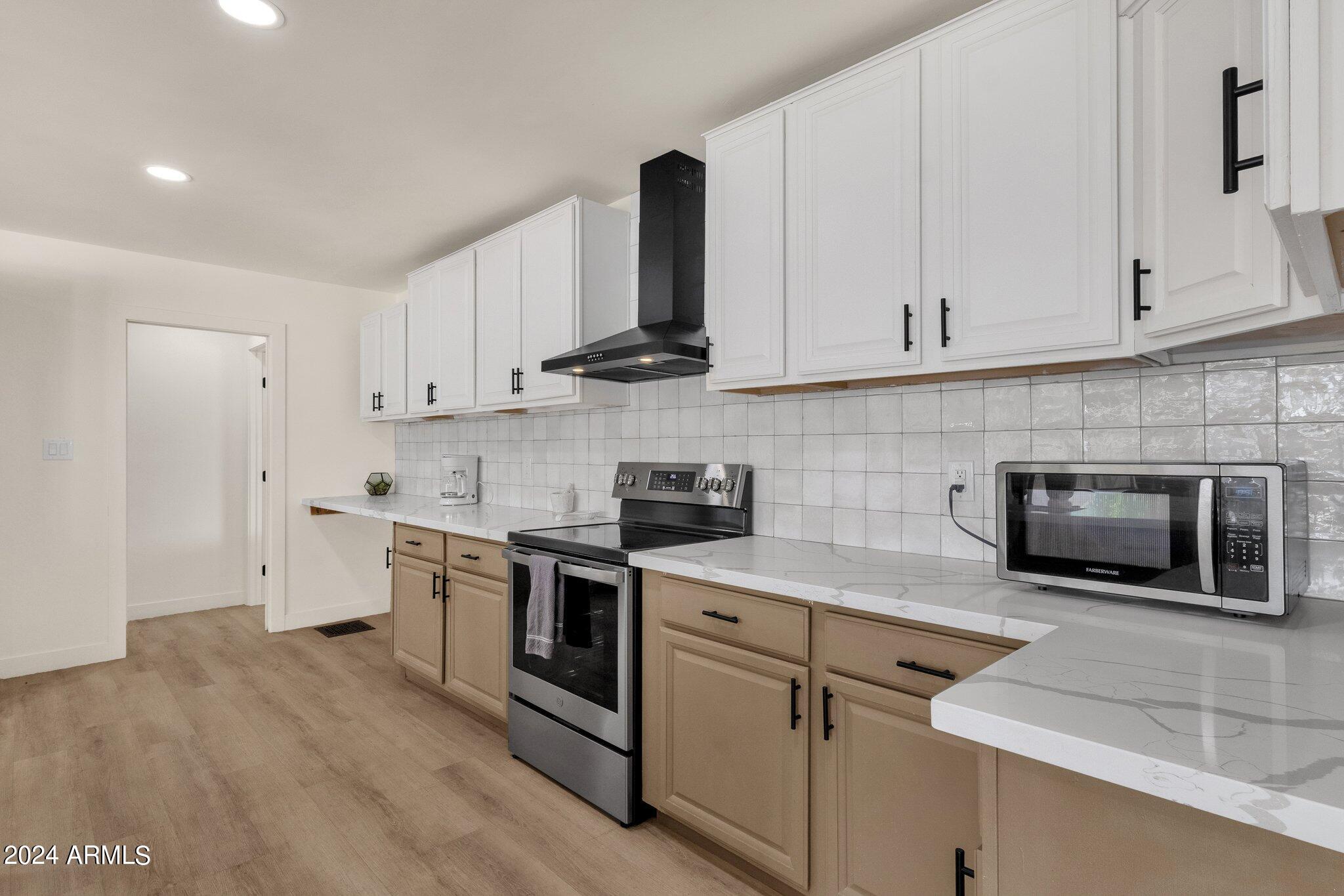 657 E 7TH Place
