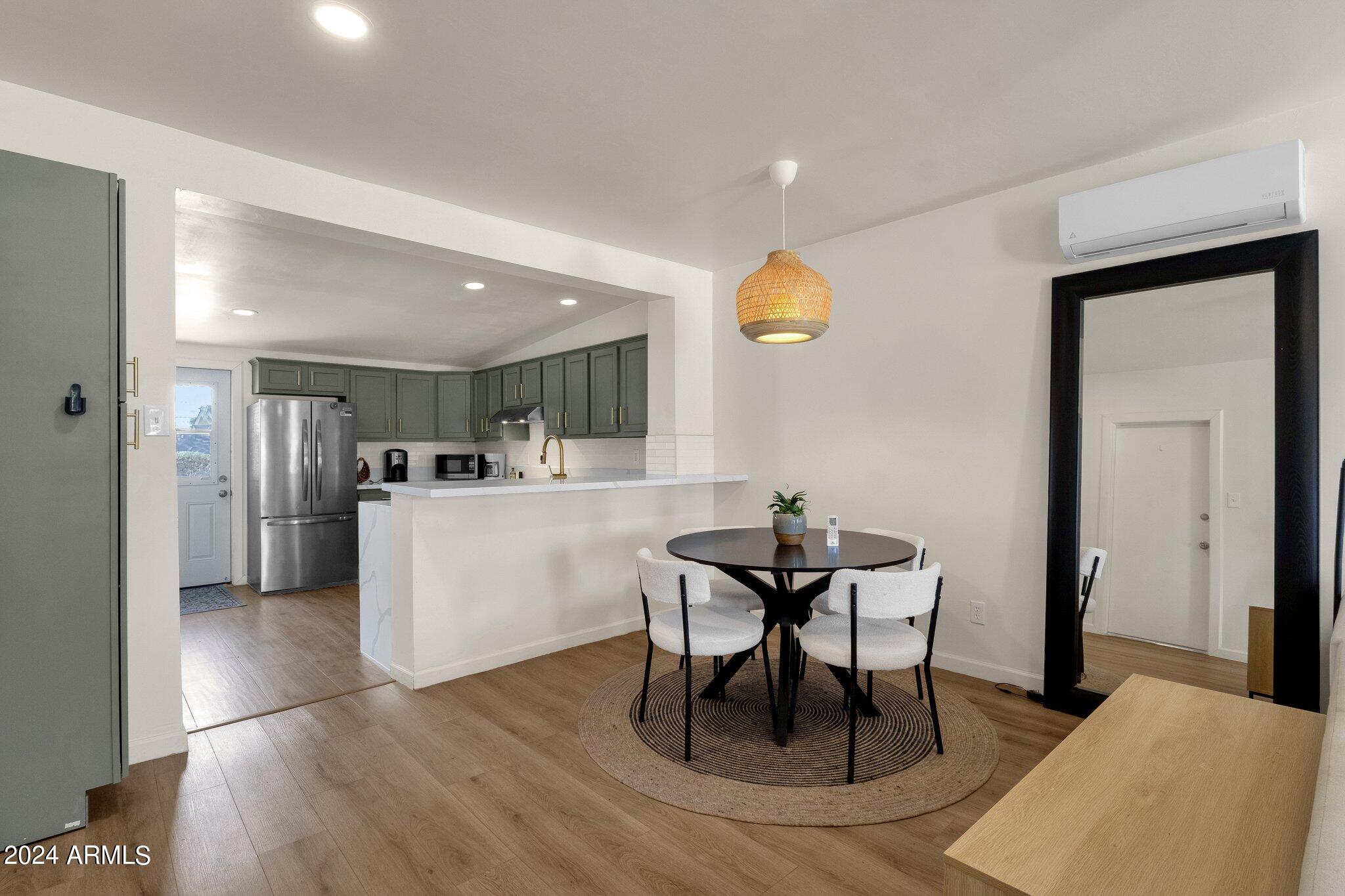 657 E 7TH Place