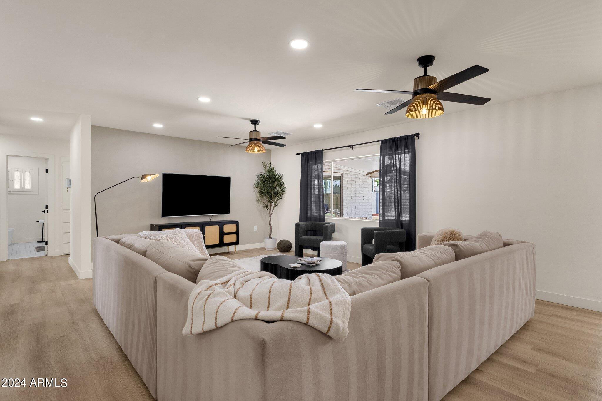 657 E 7TH Place