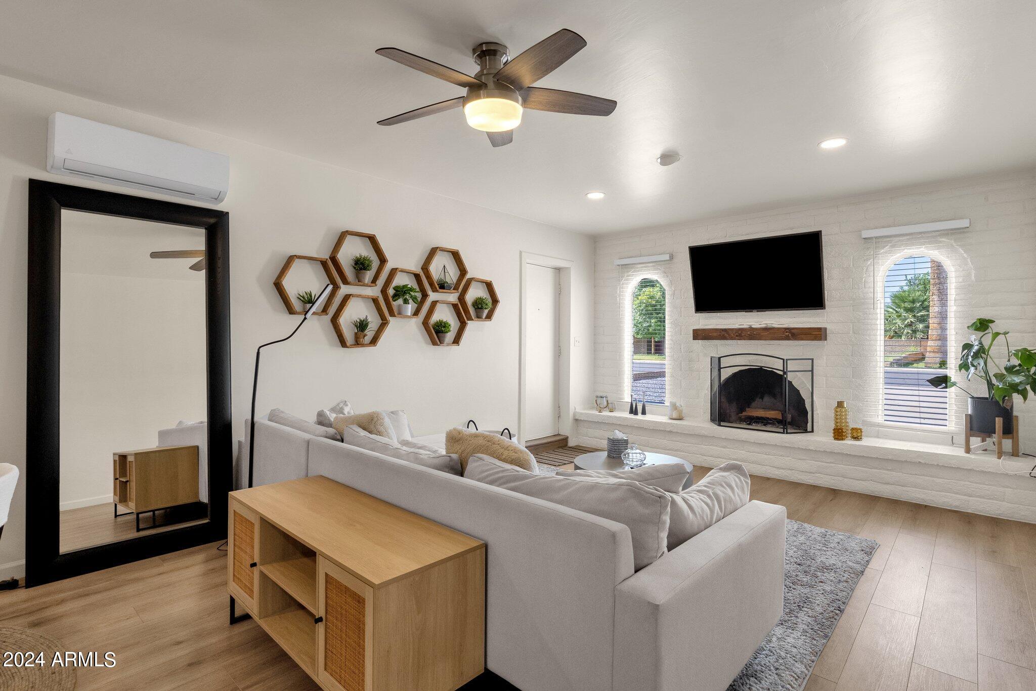 657 E 7TH Place