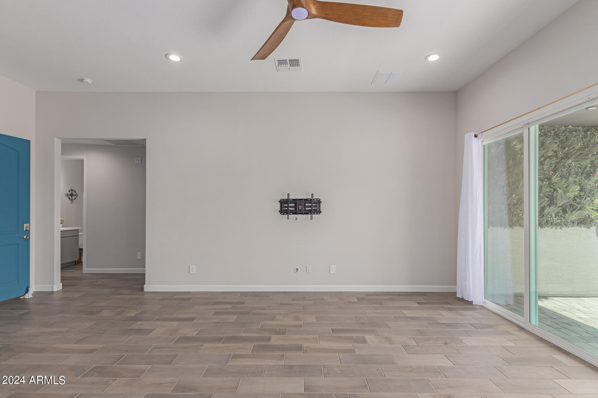 38141 W SANTA MONICA Avenue