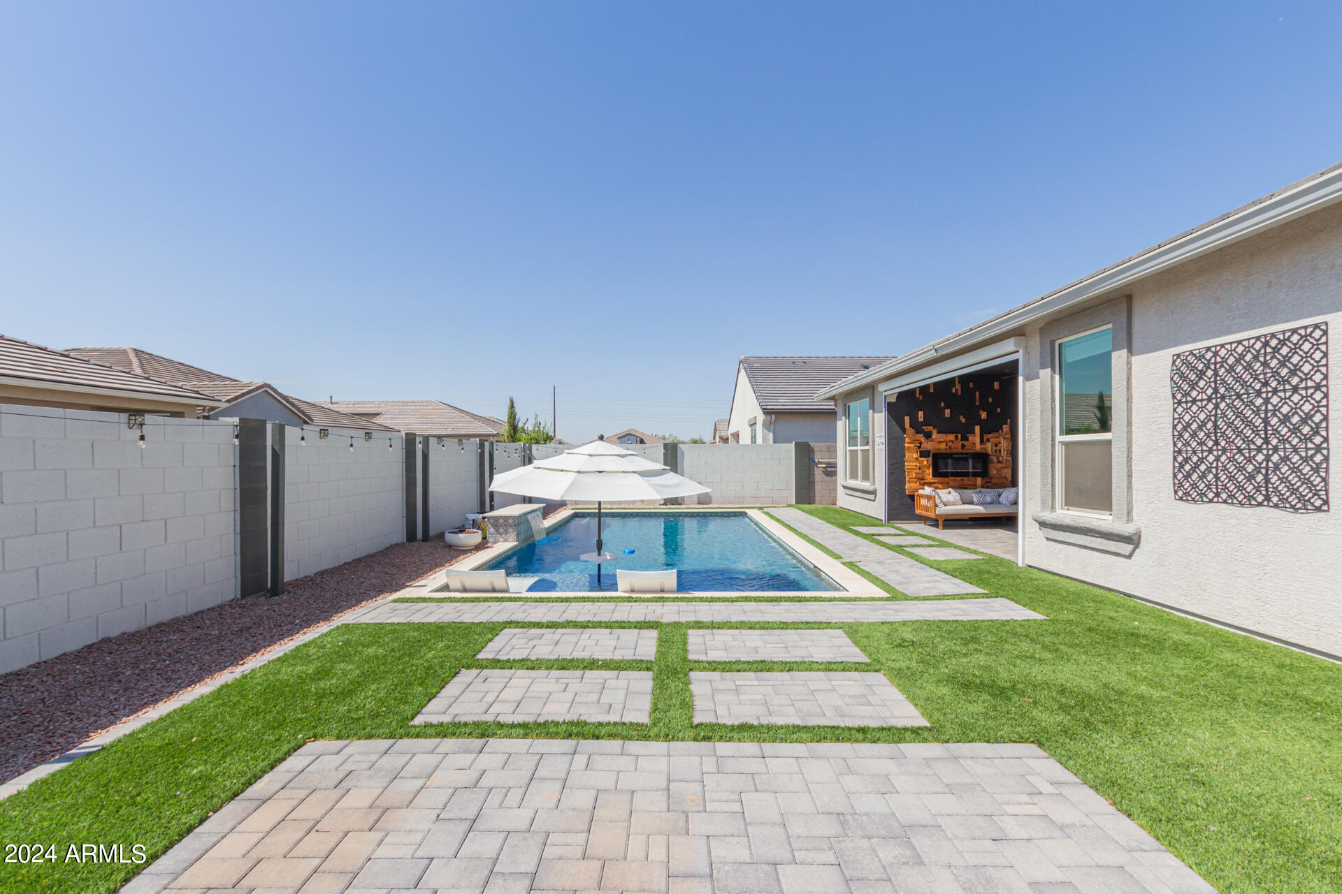 38141 W SANTA MONICA Avenue
