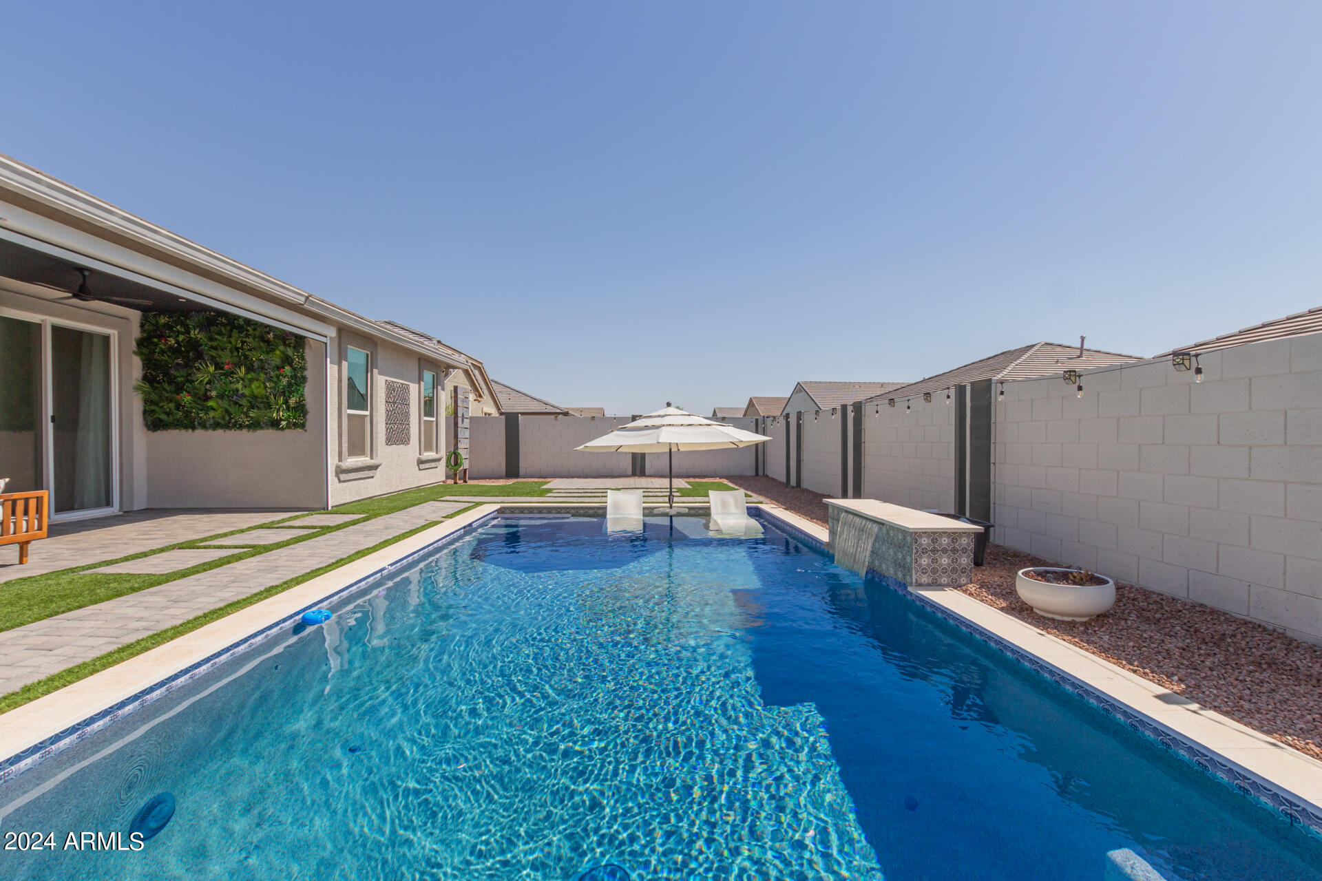 38141 W SANTA MONICA Avenue