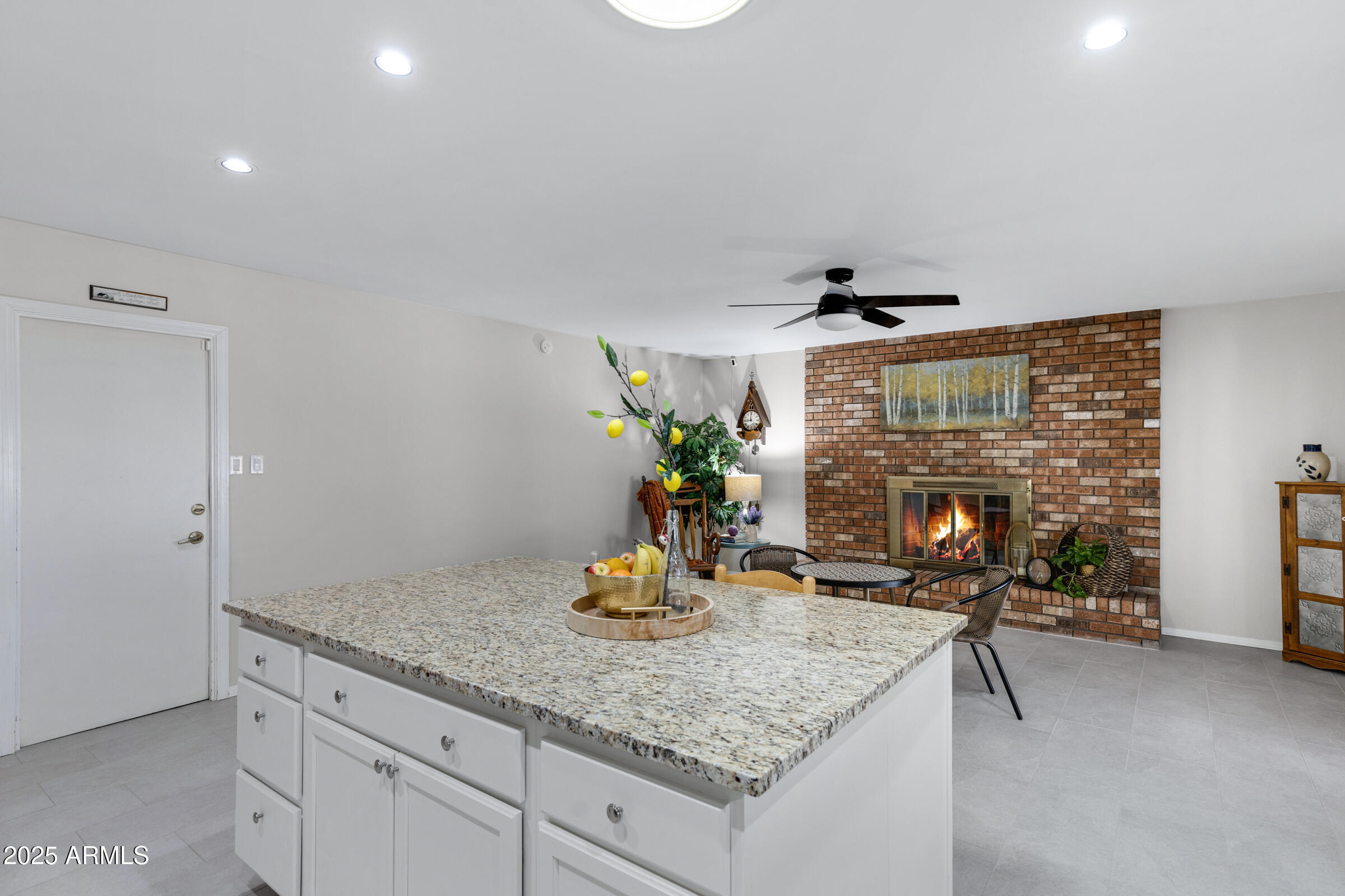 1530 E ALAMEDA Drive