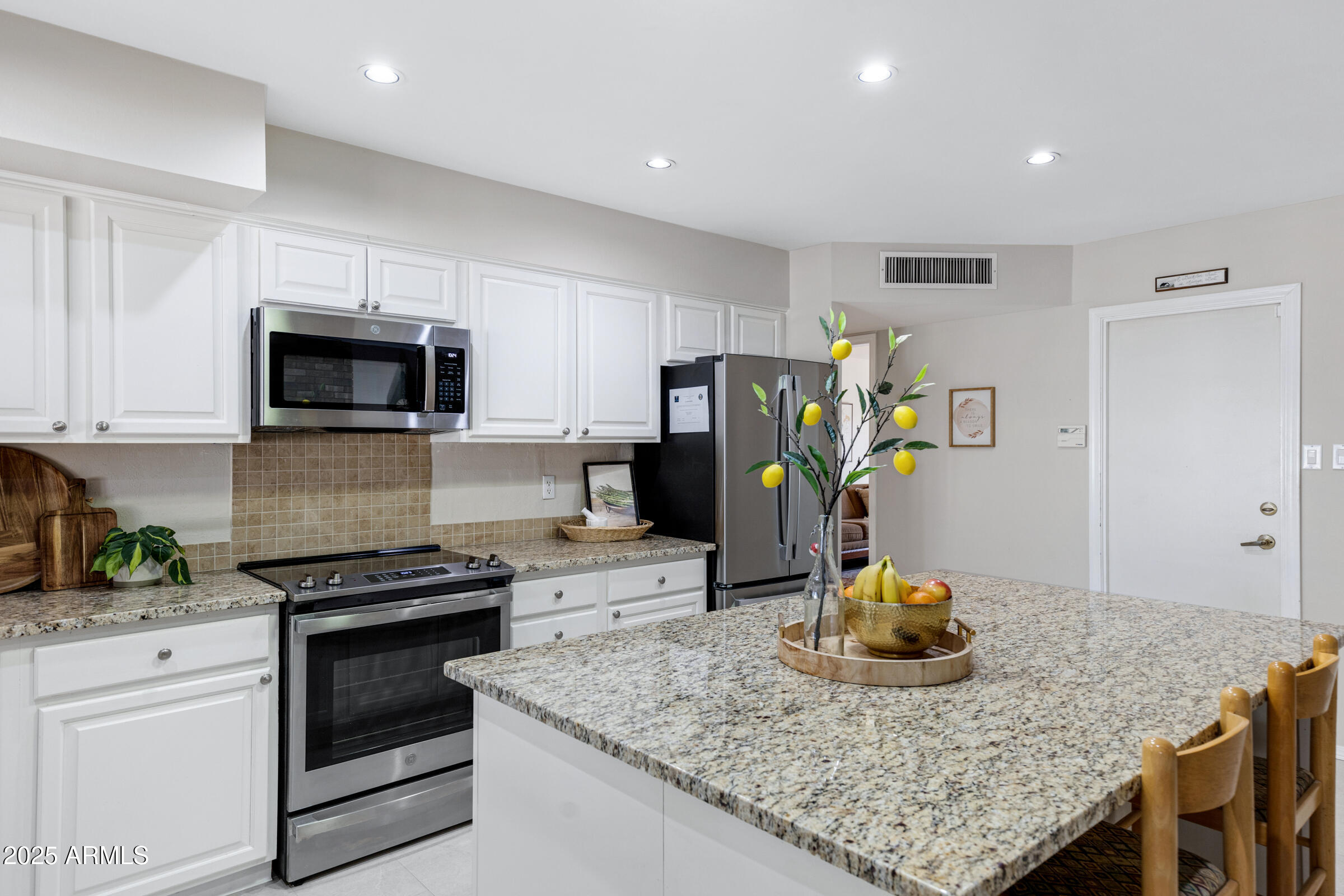 1530 E ALAMEDA Drive
