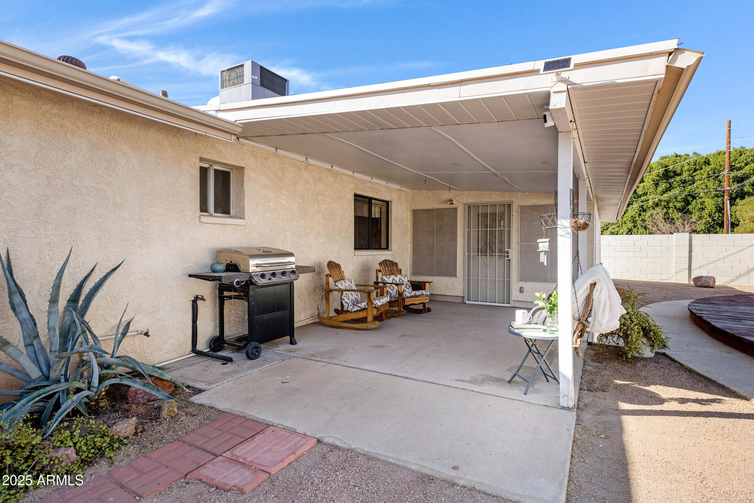 1530 E ALAMEDA Drive