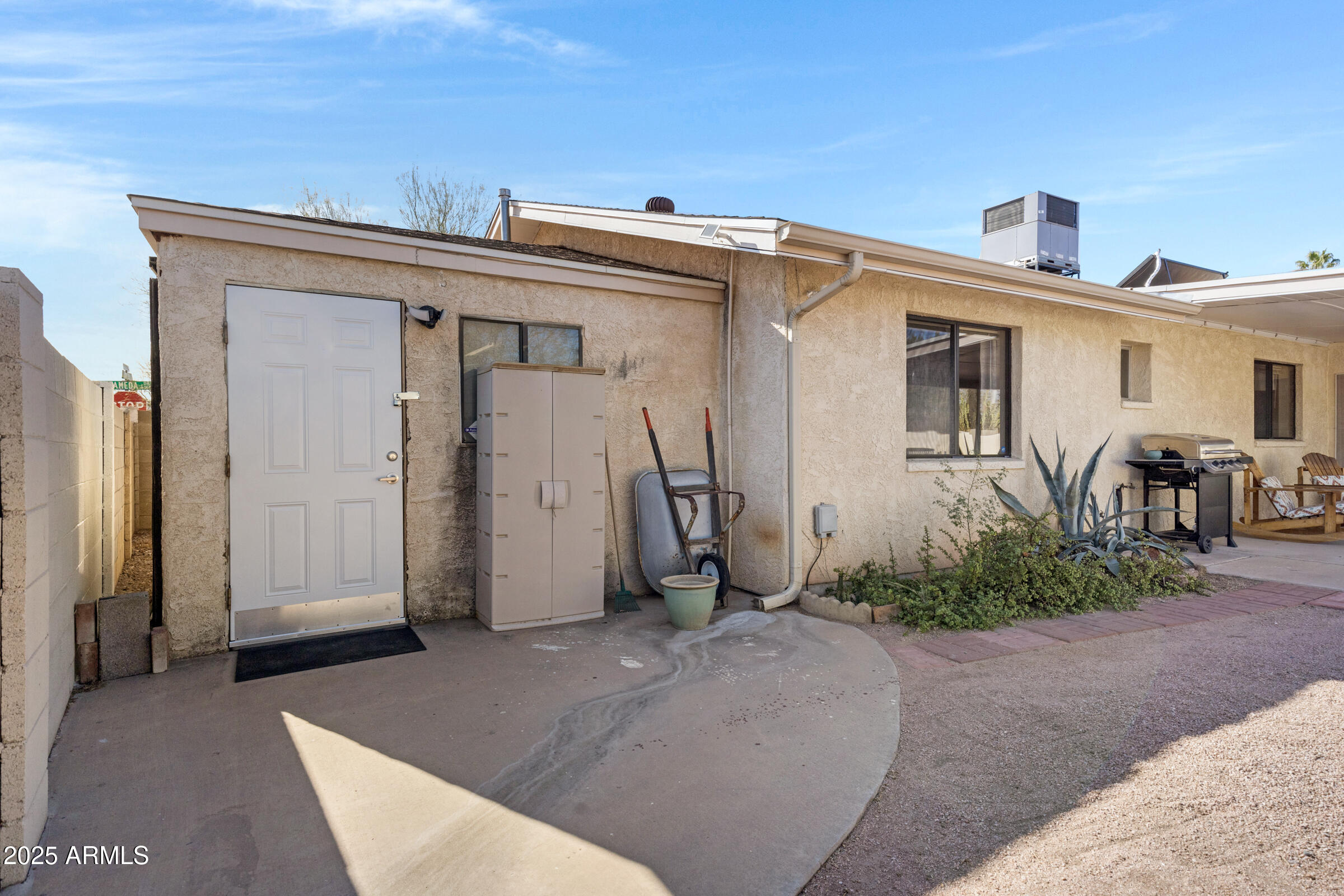 1530 E ALAMEDA Drive