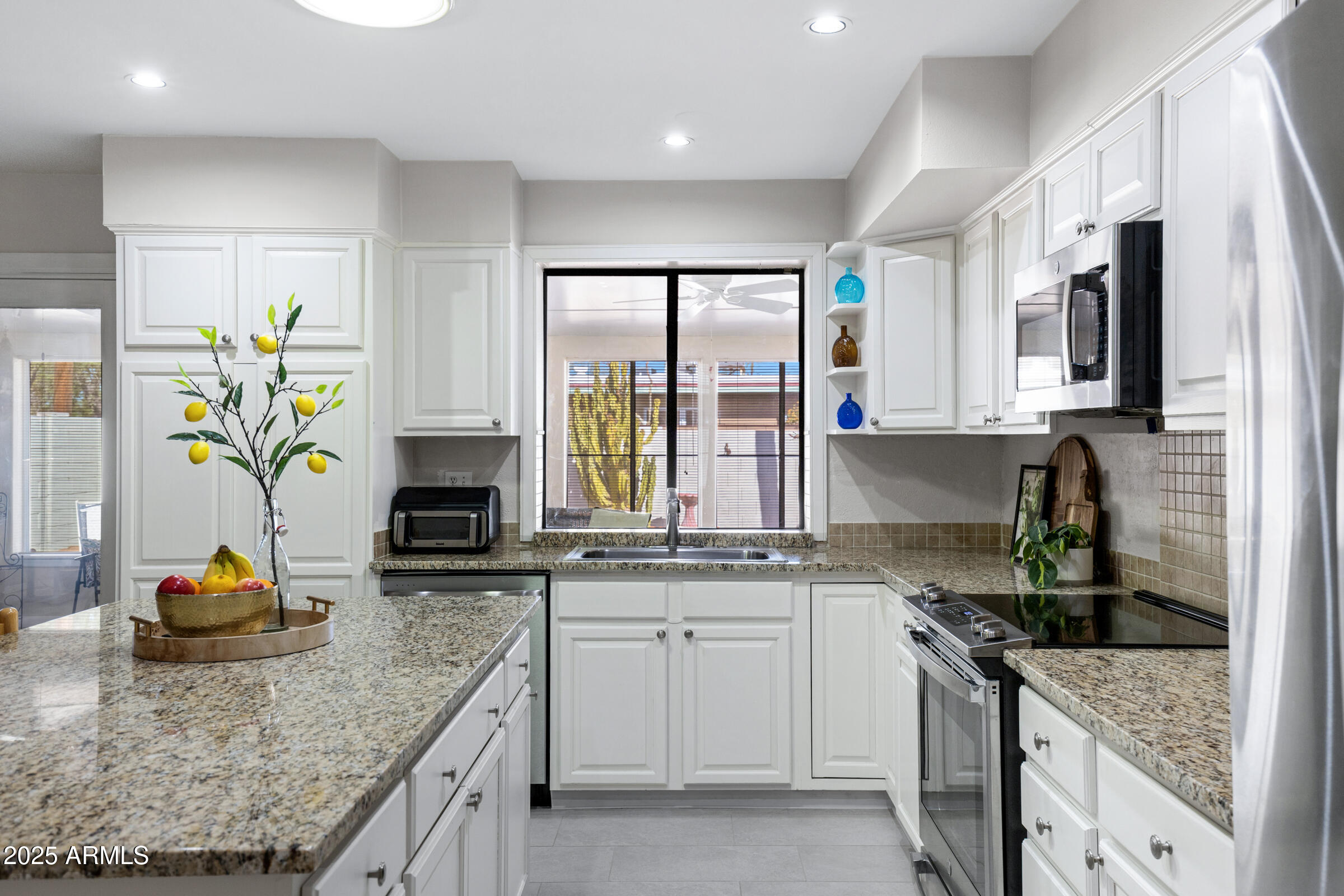 1530 E ALAMEDA Drive
