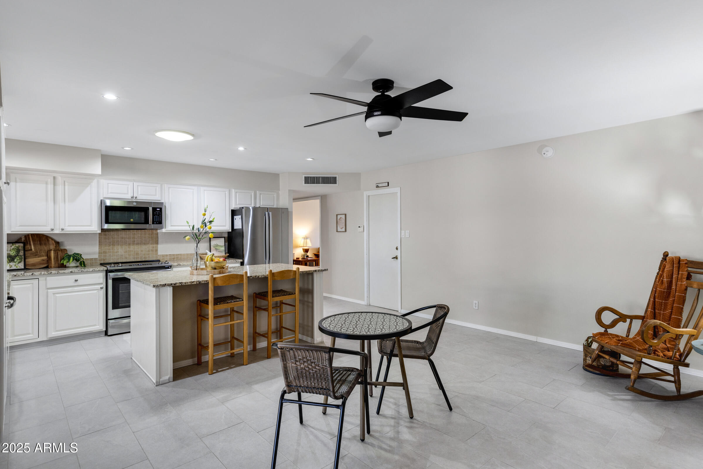 1530 E ALAMEDA Drive