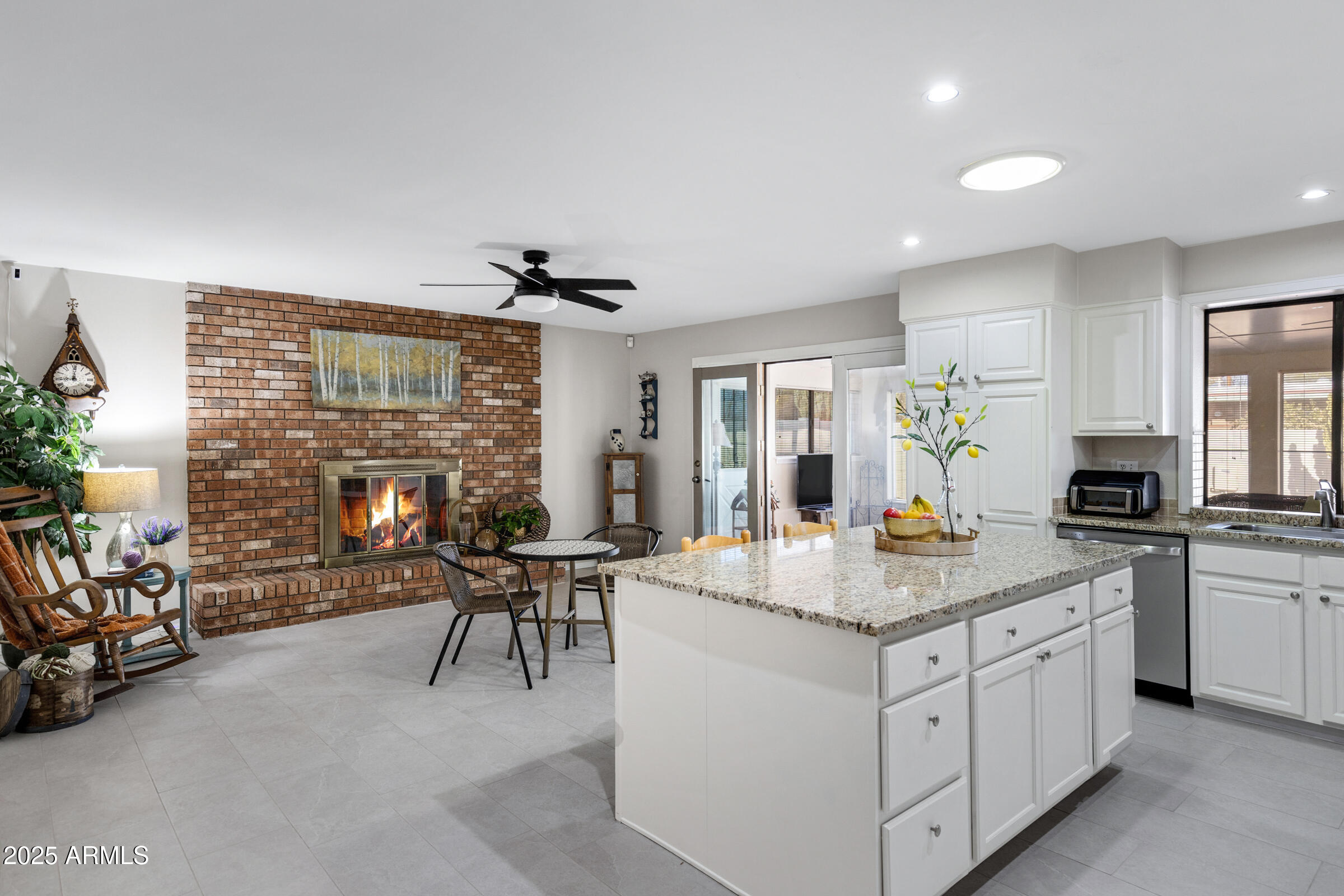 1530 E ALAMEDA Drive
