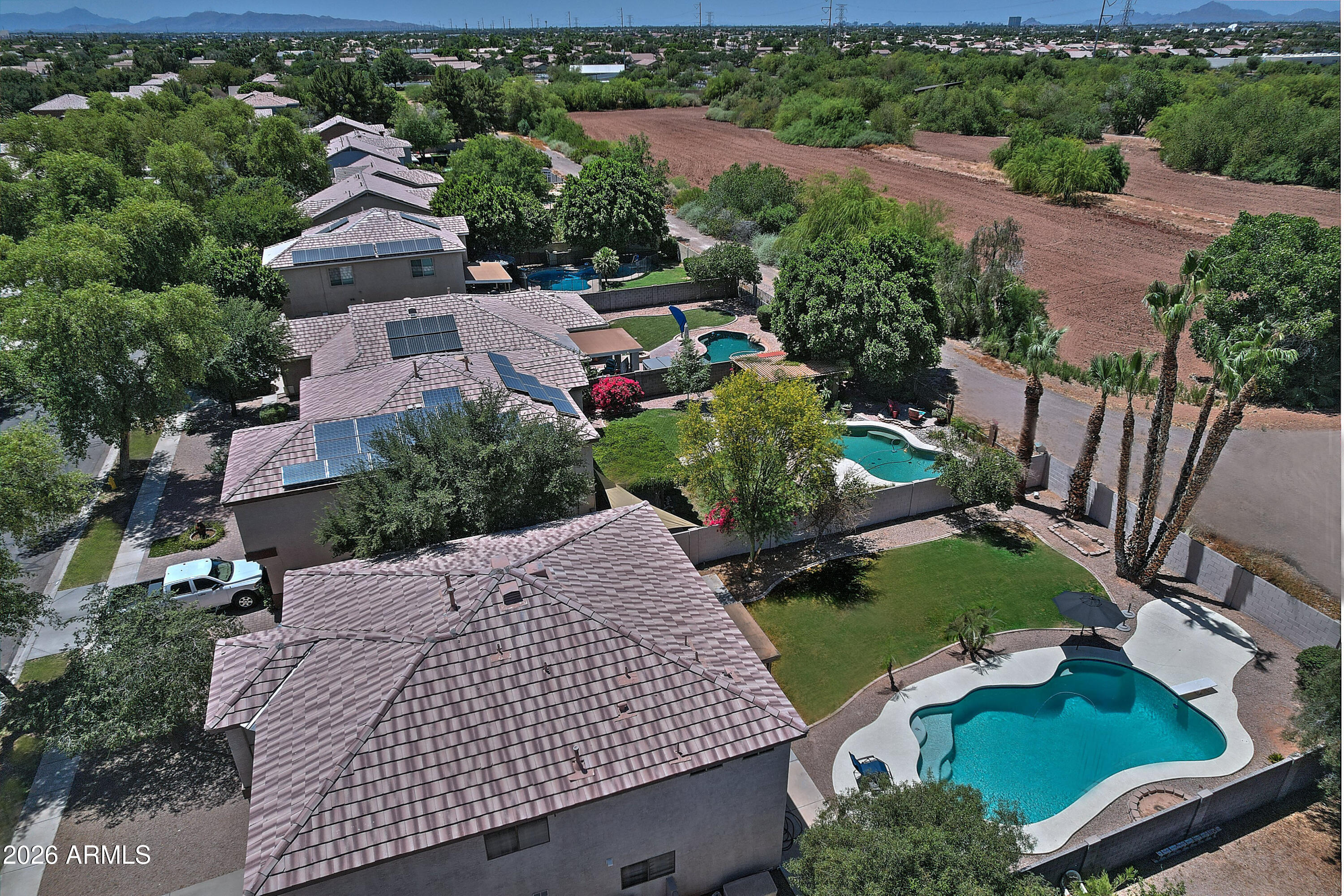 584 W AVIARY Way