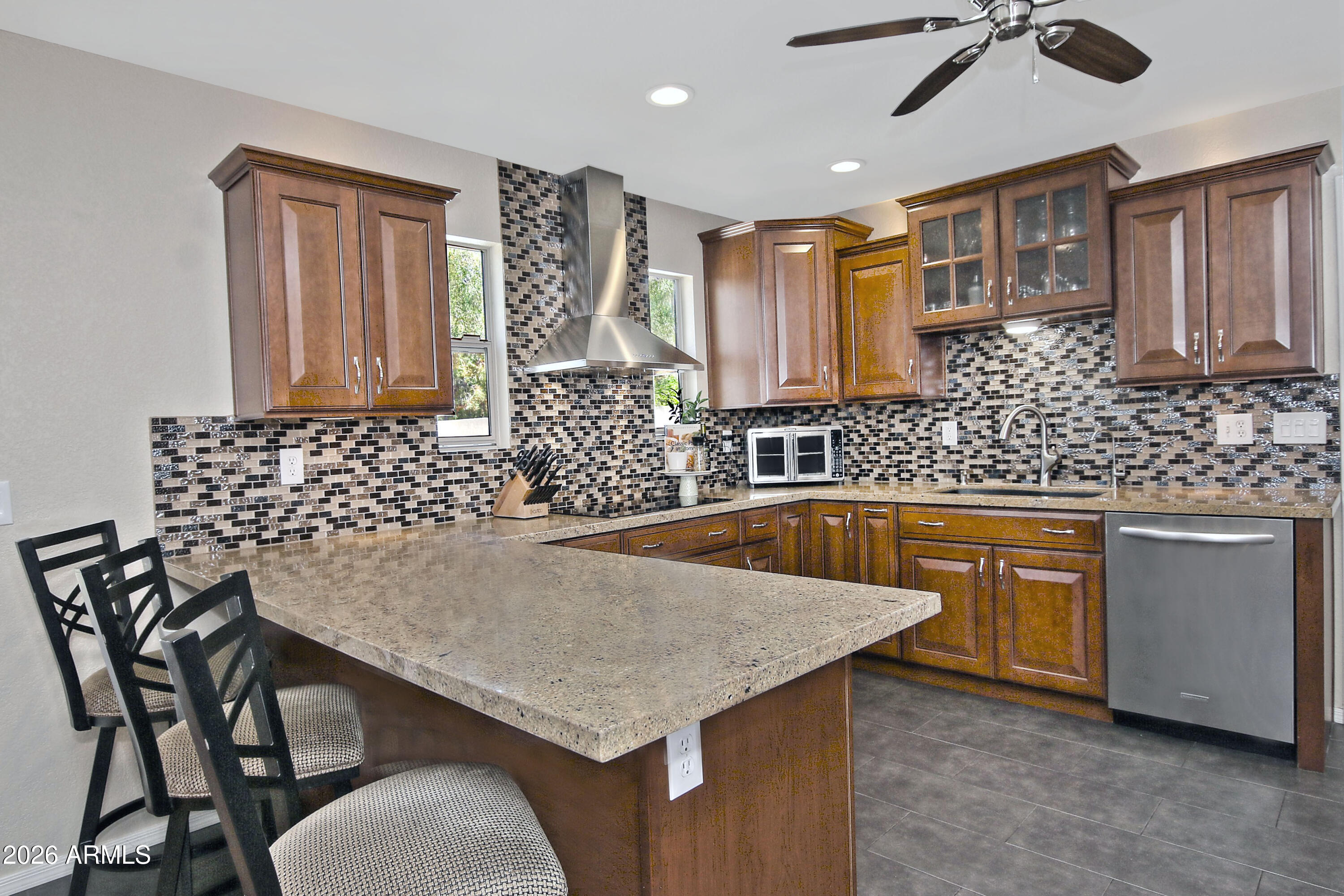584 W AVIARY Way