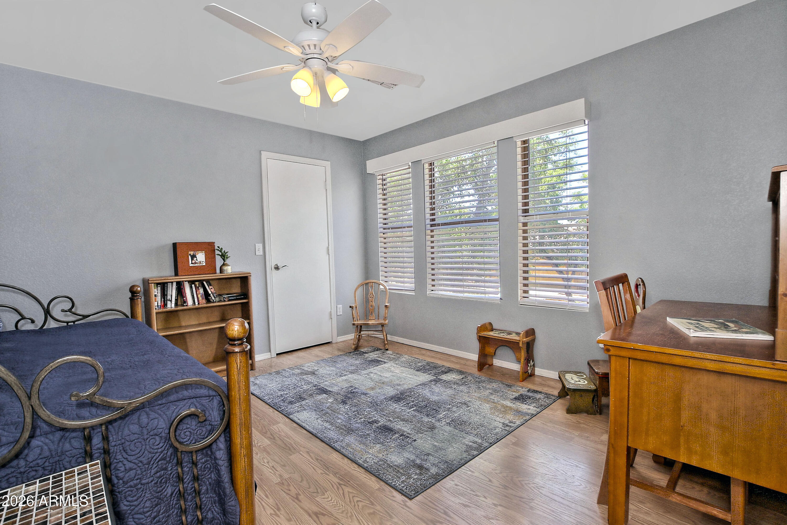 584 W AVIARY Way