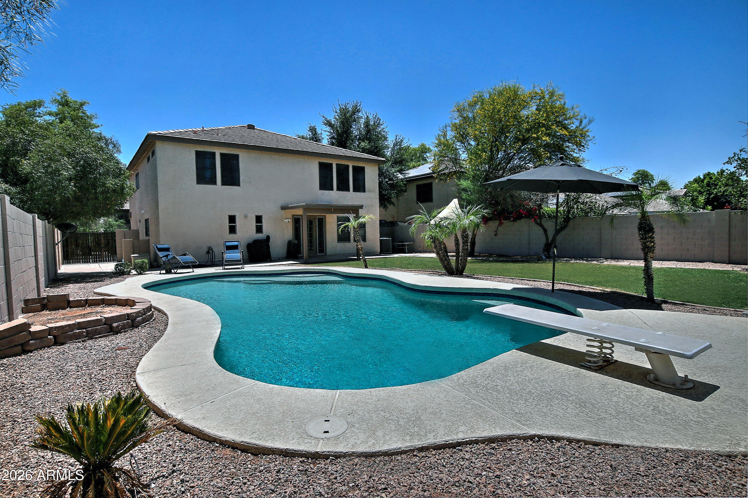 584 W AVIARY Way