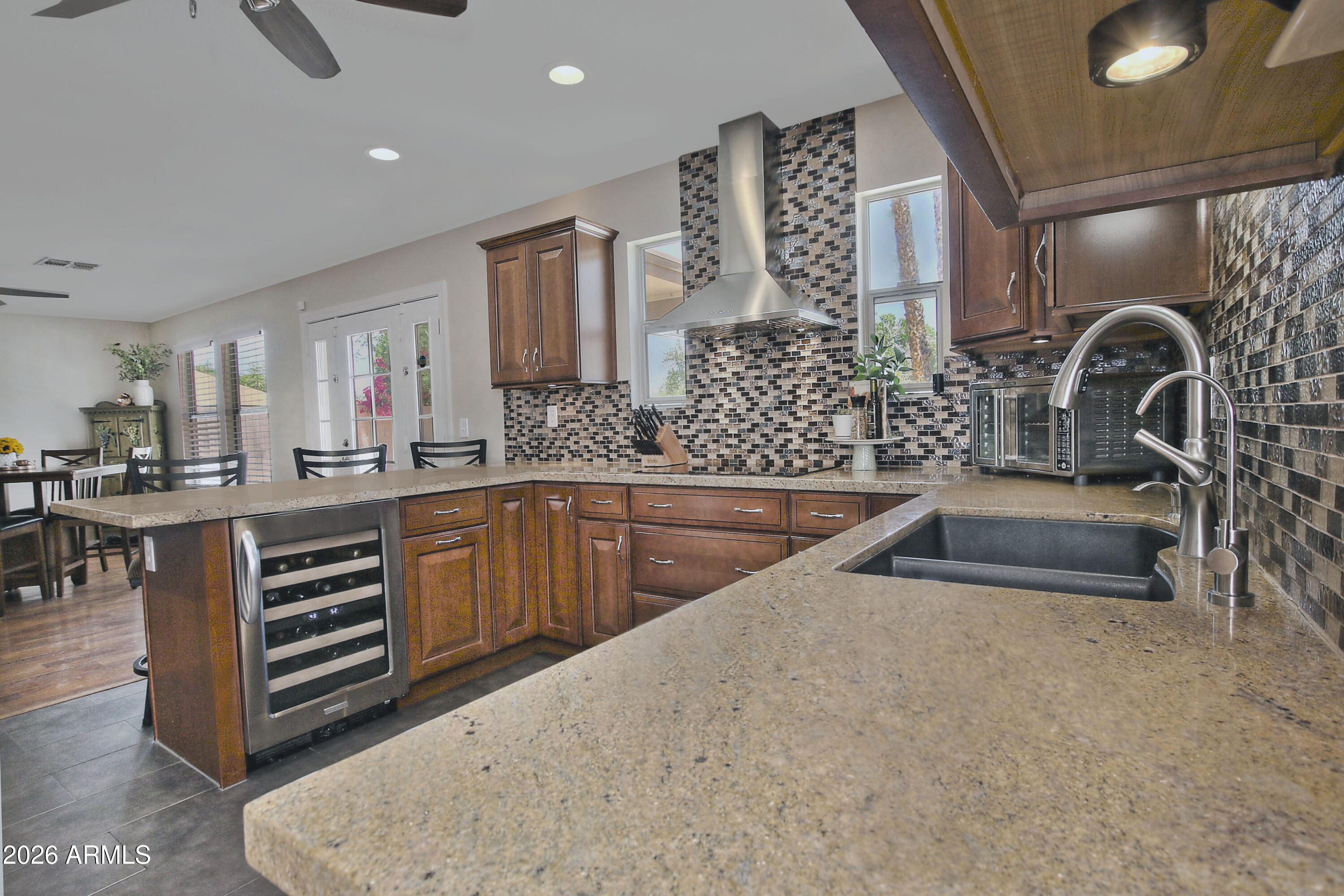 584 W AVIARY Way