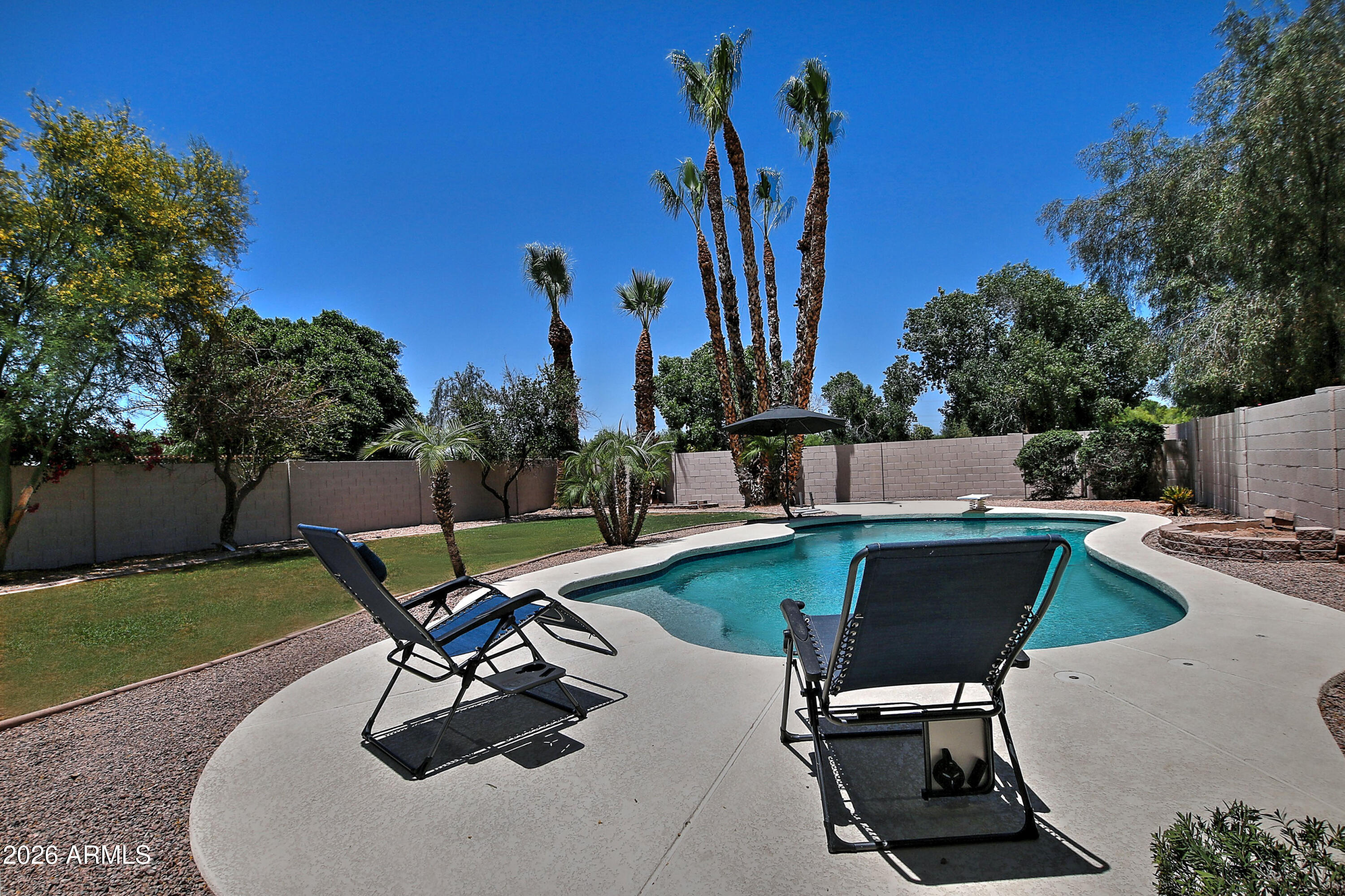 584 W AVIARY Way