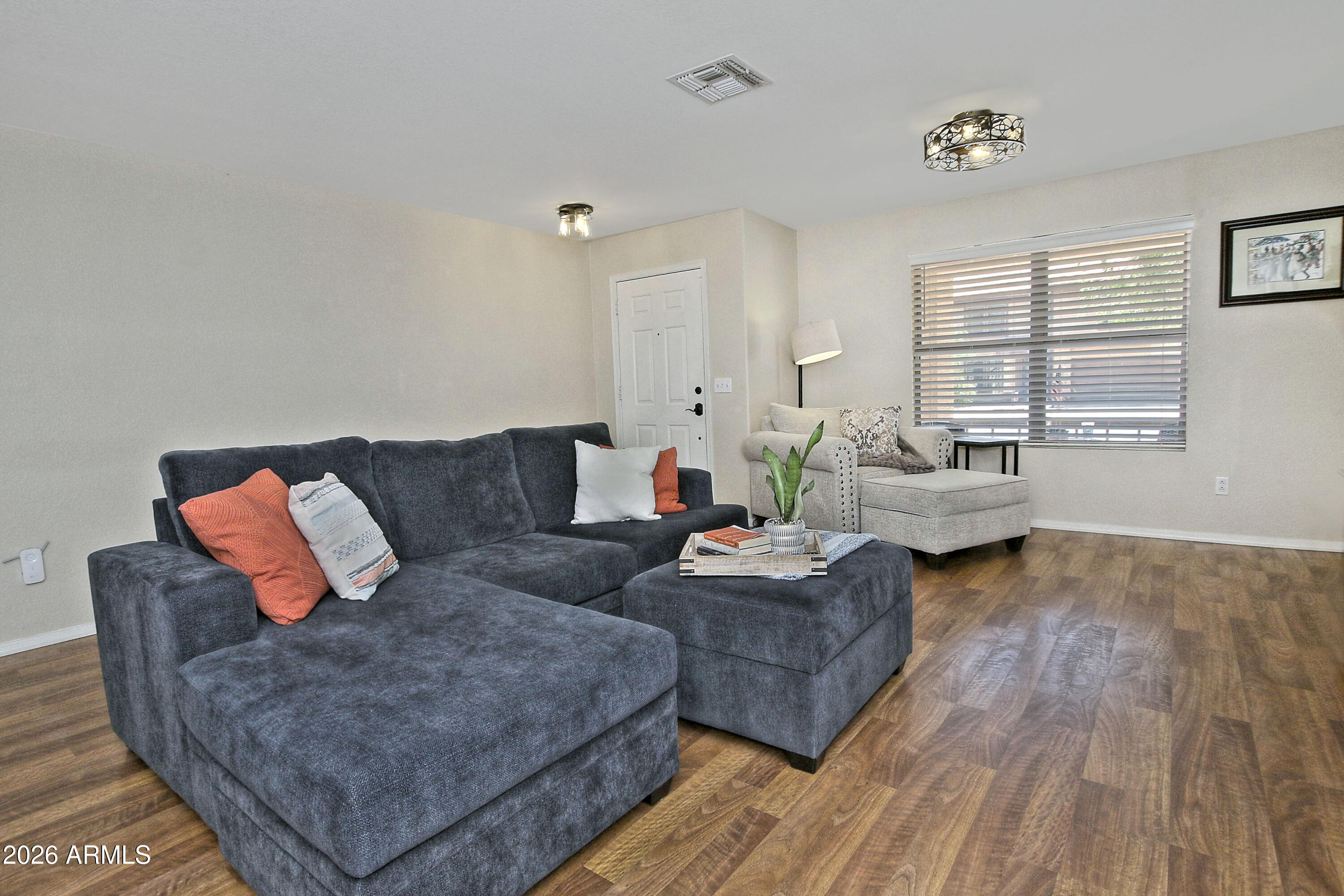584 W AVIARY Way