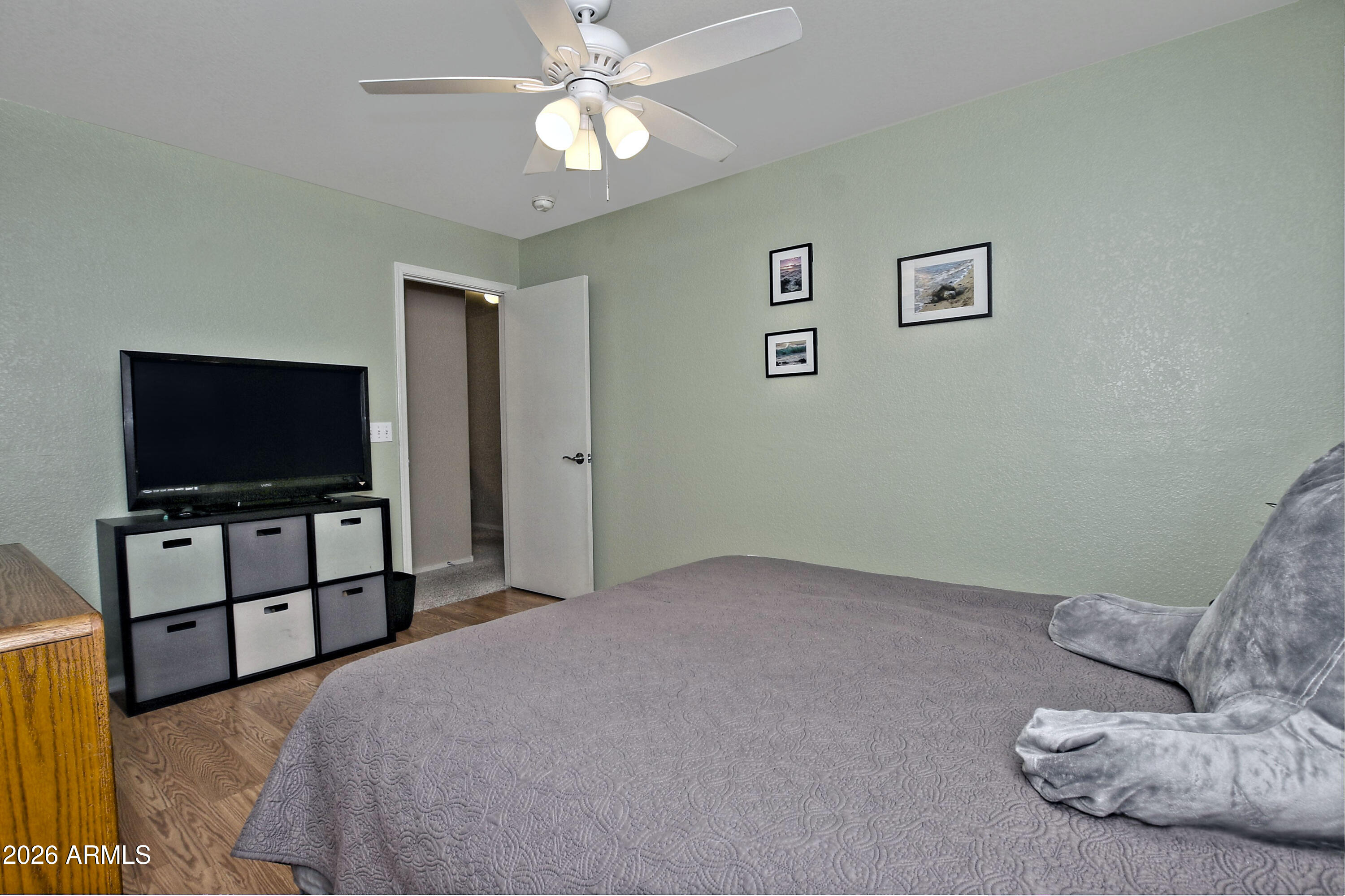 584 W AVIARY Way