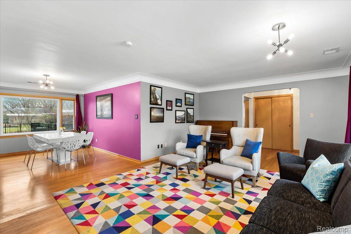 20719 KENNOWAY Circle