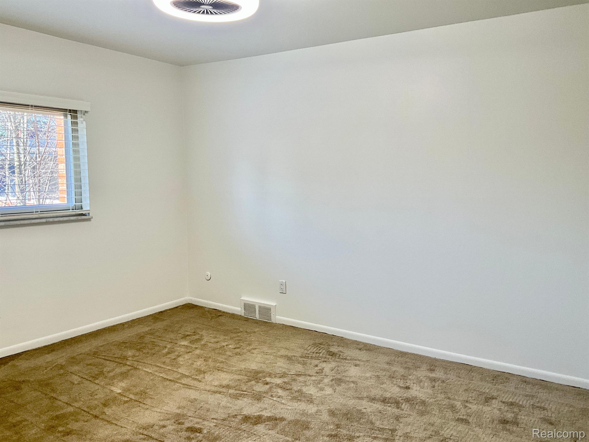 928 N ADAMS Road 8