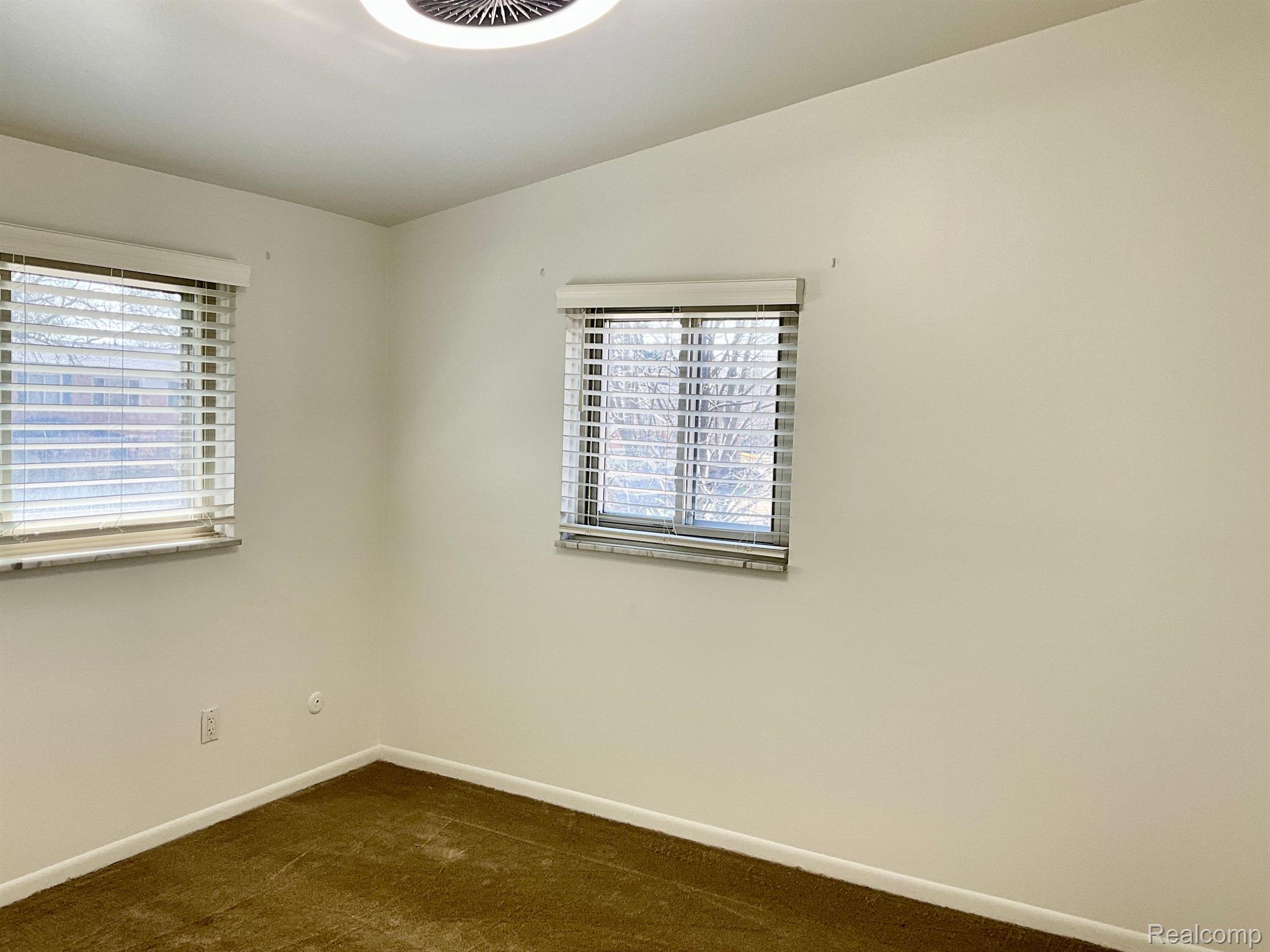 928 N ADAMS Road 8