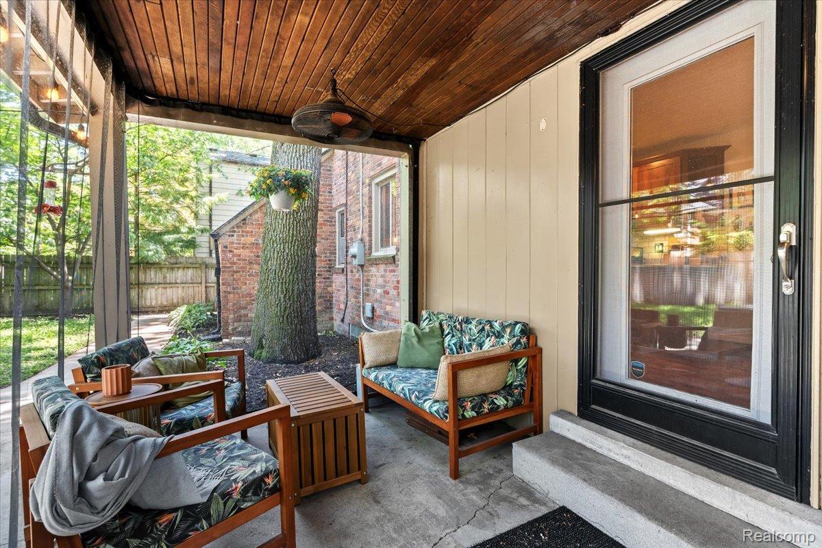 516 W Oakridge Street