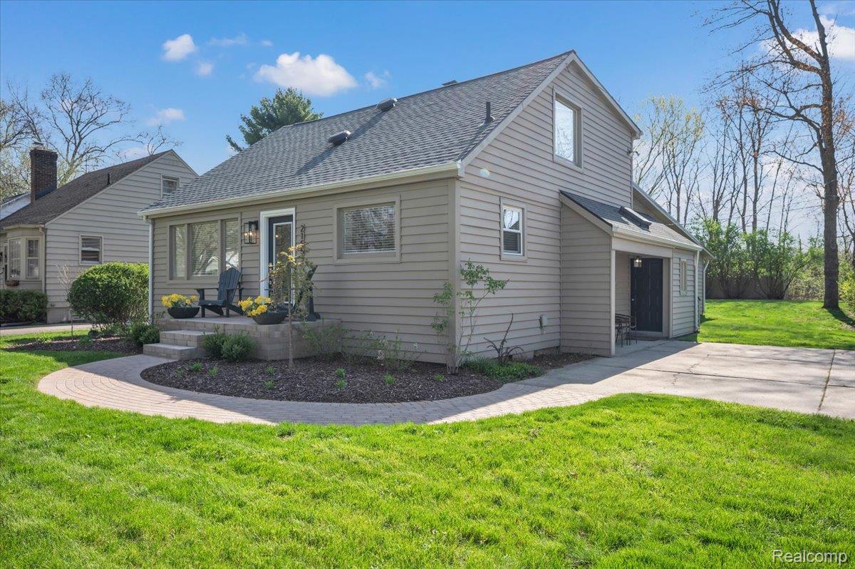 2155 Avondale